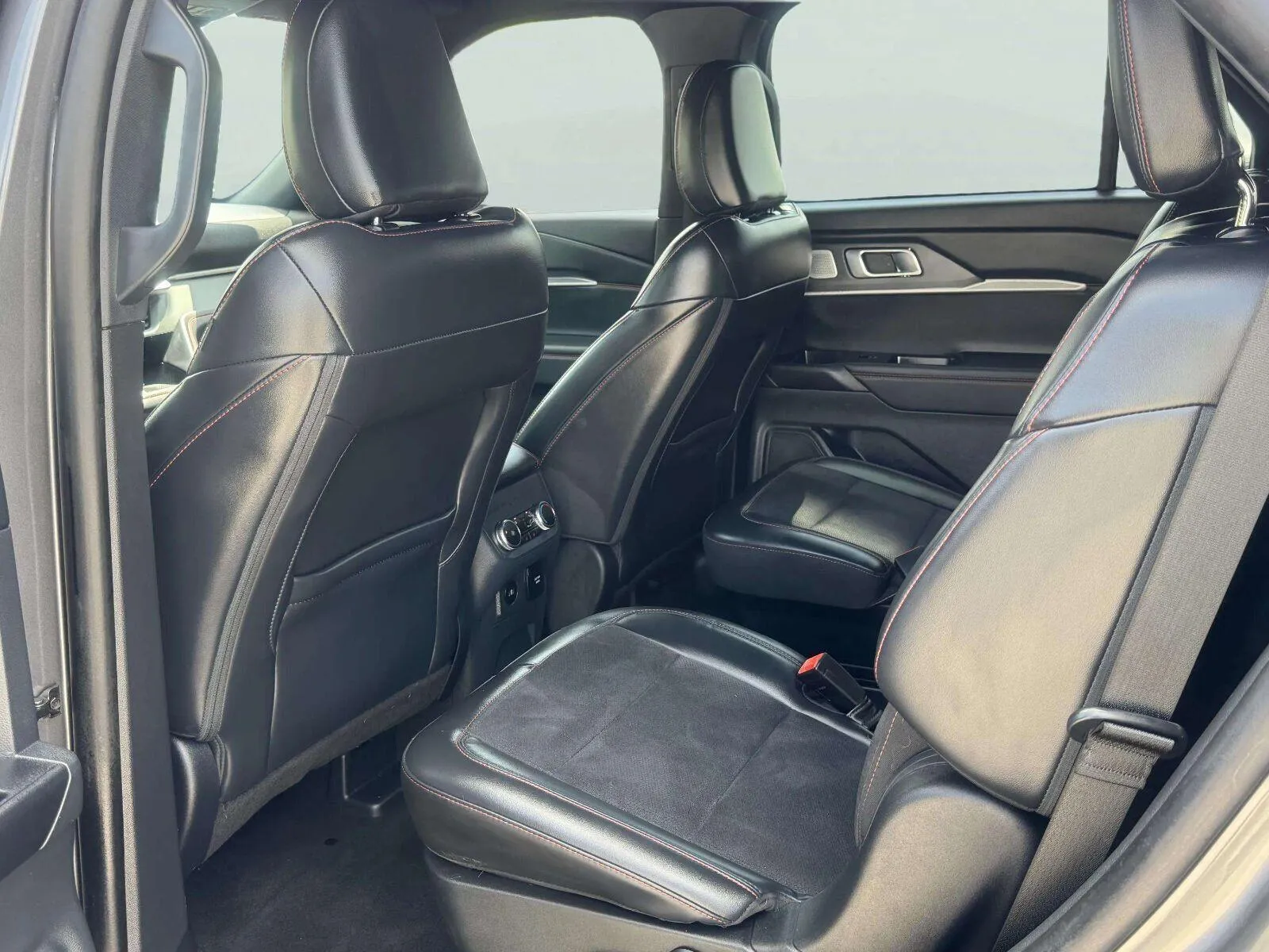 Ford Explorer photo 40