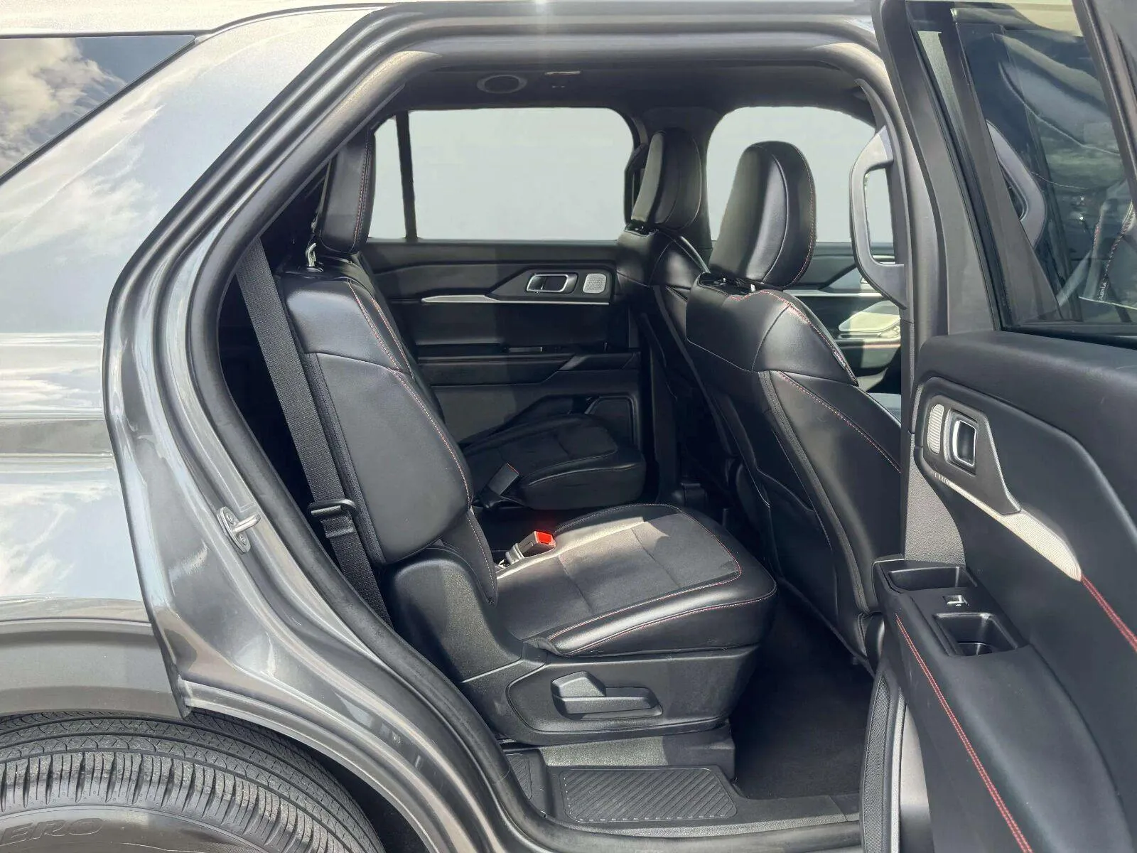 Ford Explorer photo 41