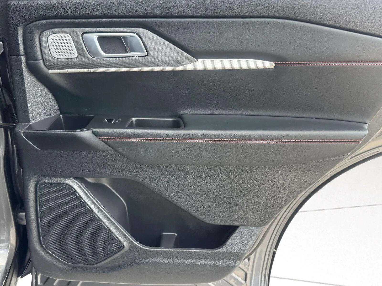 Ford Explorer photo 43
