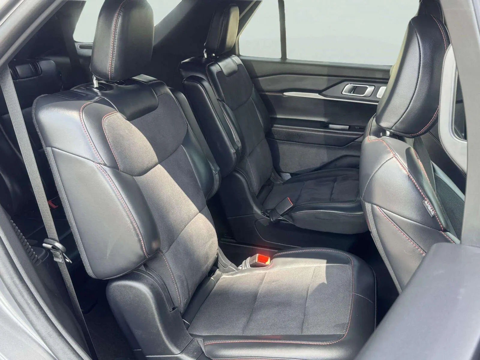 Ford Explorer photo 45