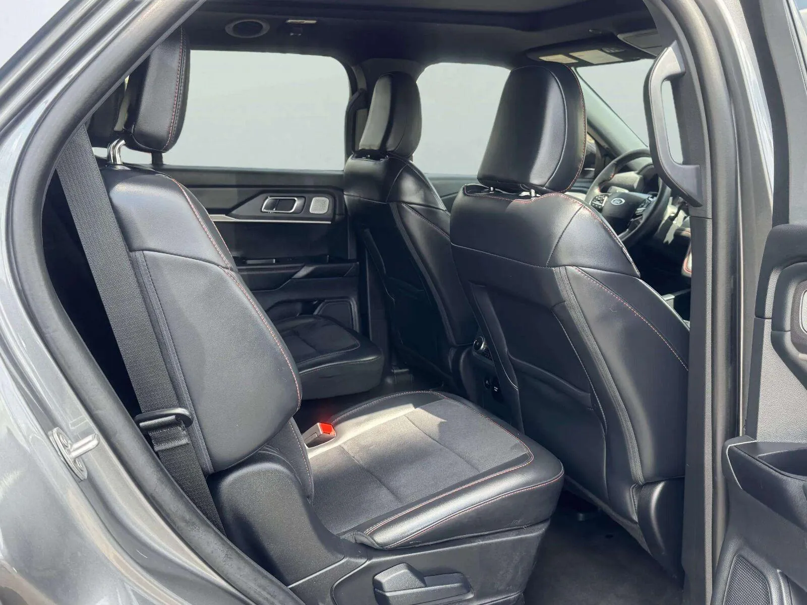 Ford Explorer photo 46