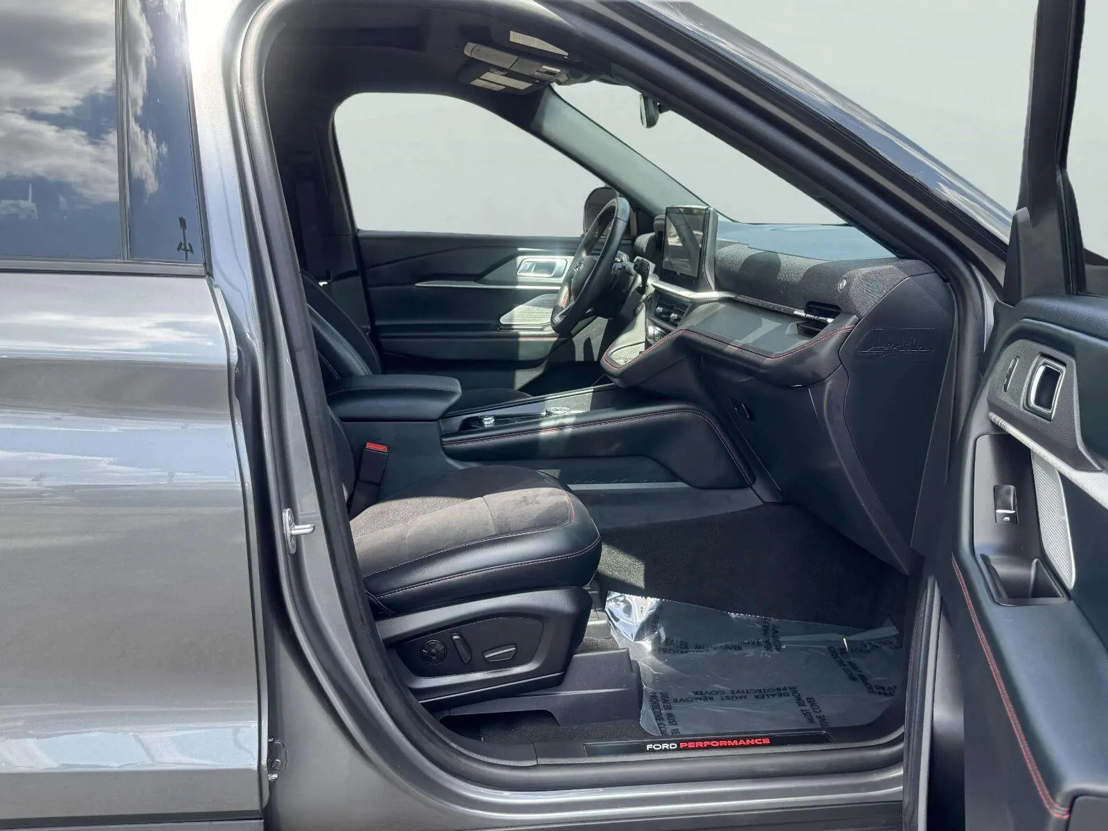Ford Explorer photo 51