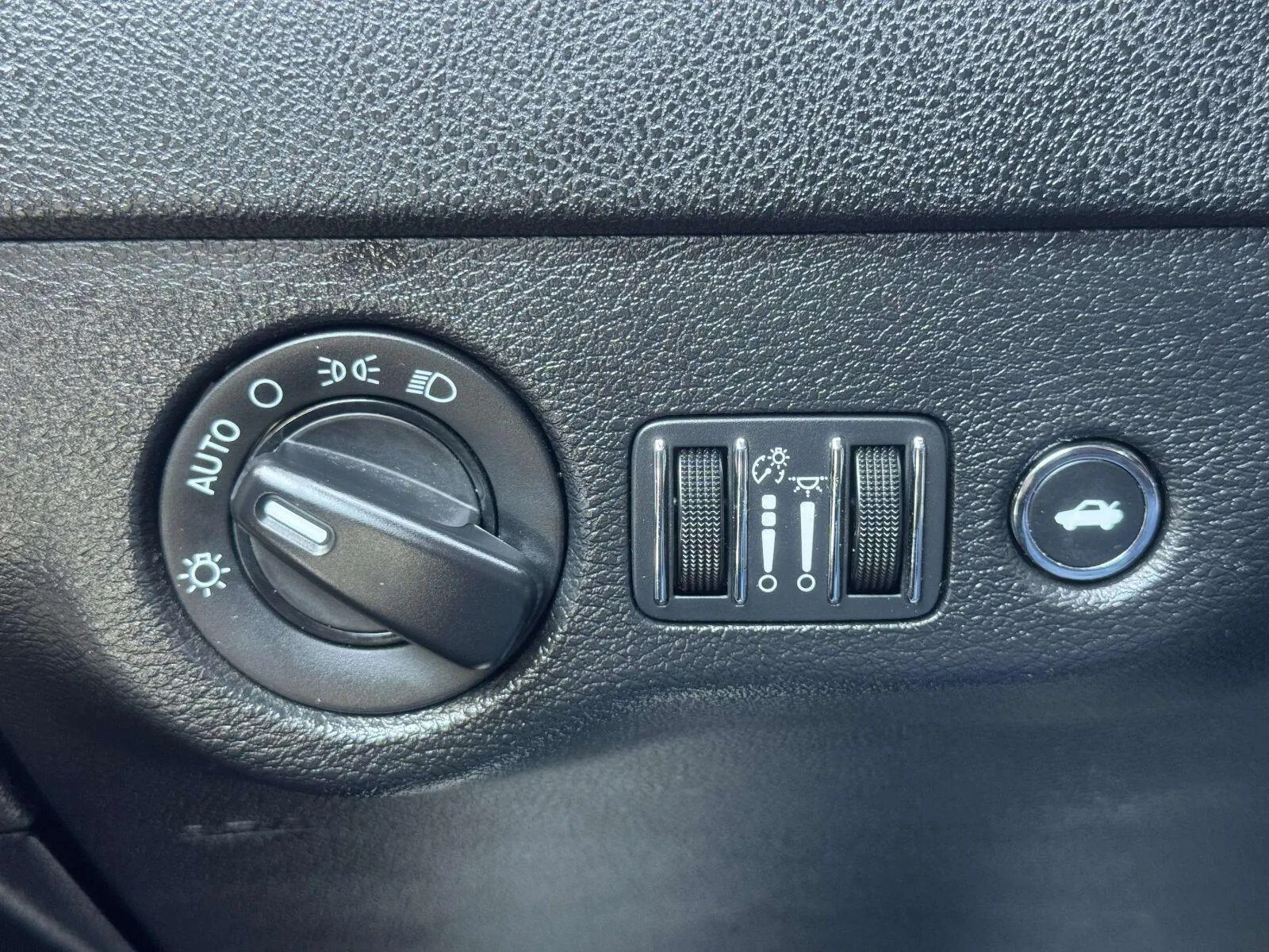 Dodge Charger photo 22