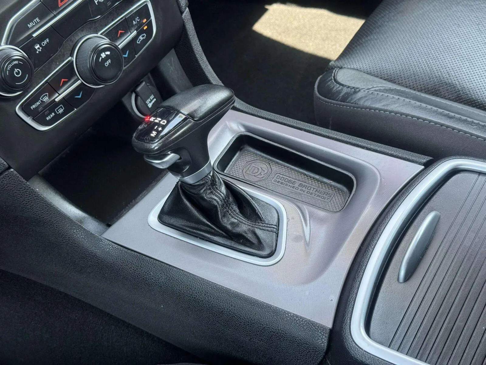 Dodge Charger photo 33