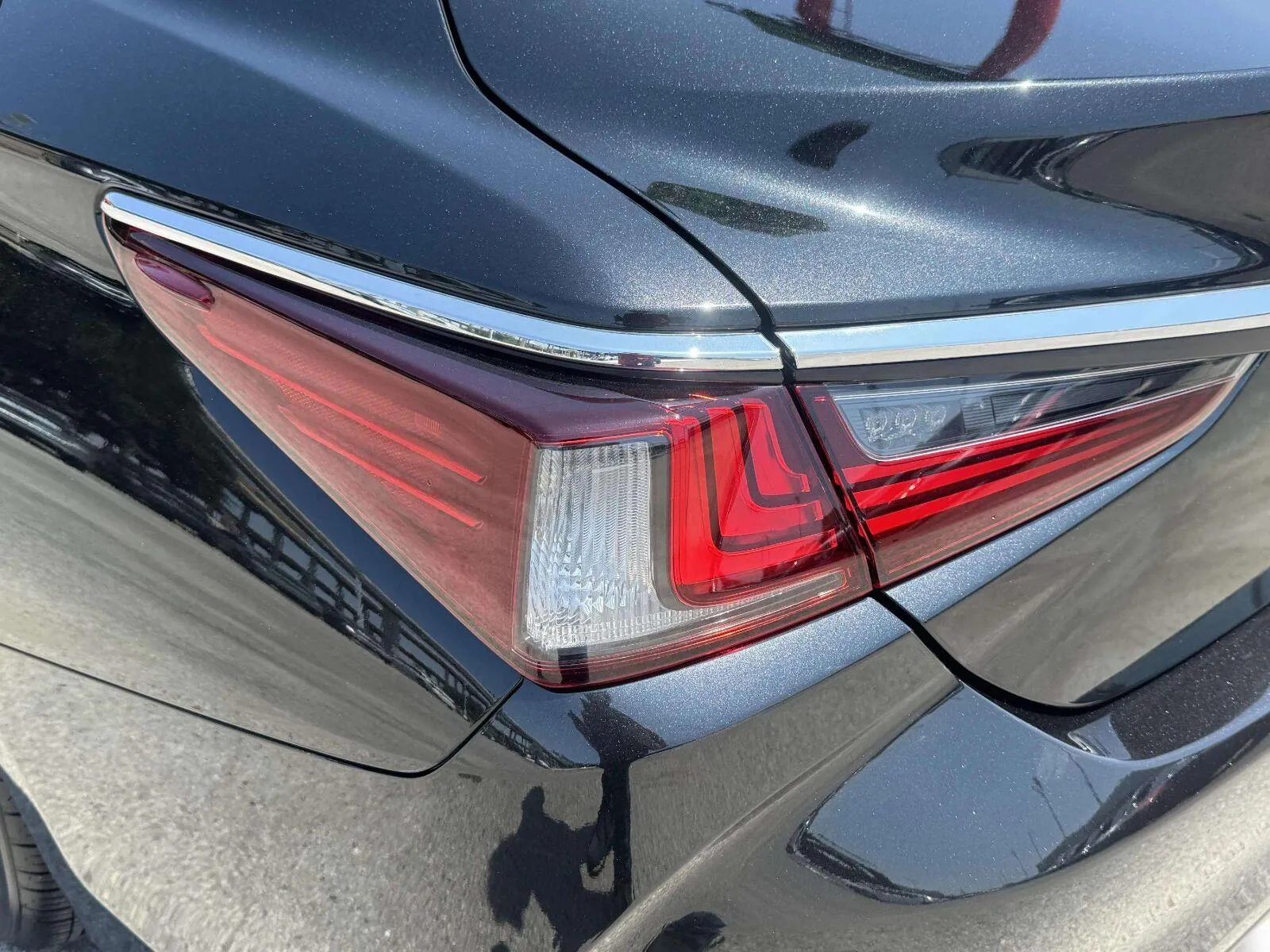 Lexus ES photo 14