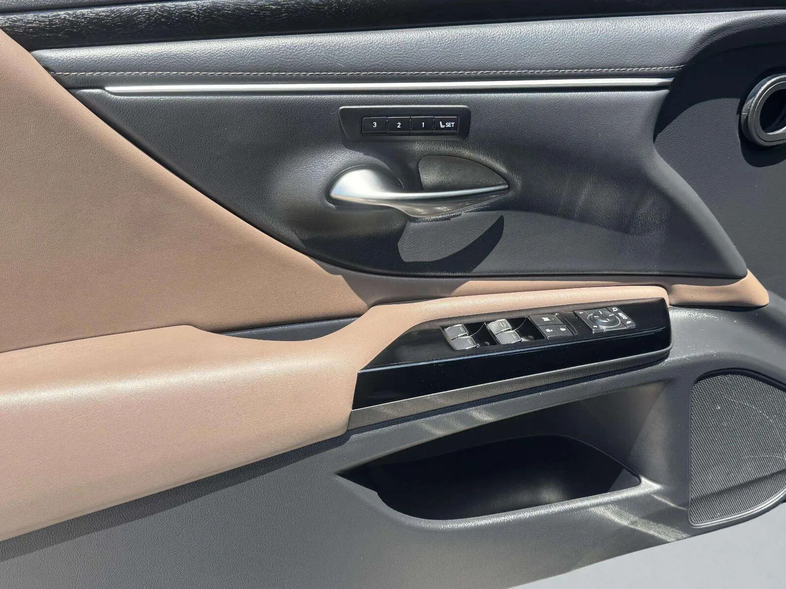 Lexus ES photo 18