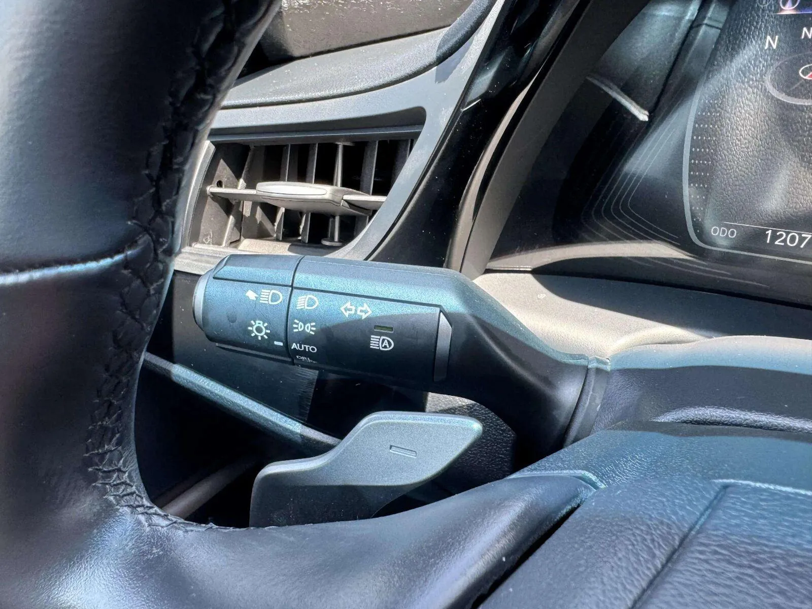 Lexus ES photo 25