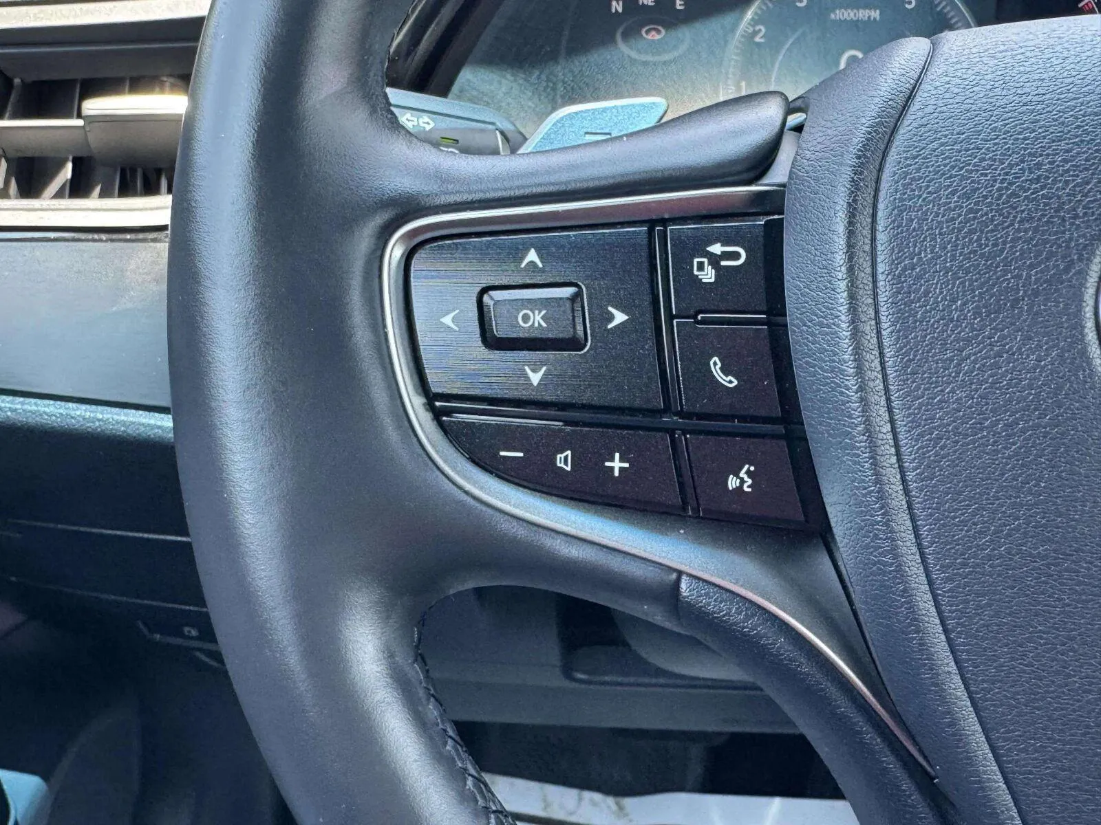Lexus ES photo 27