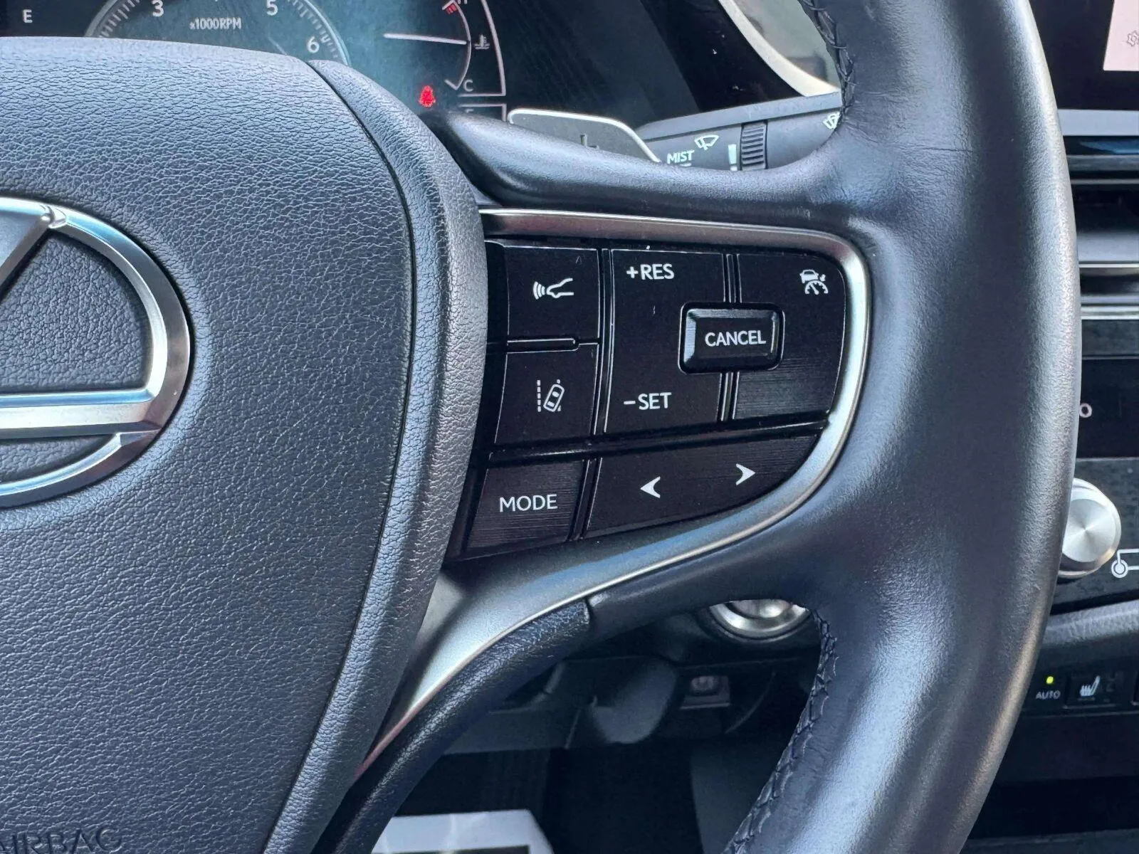 Lexus ES photo 29