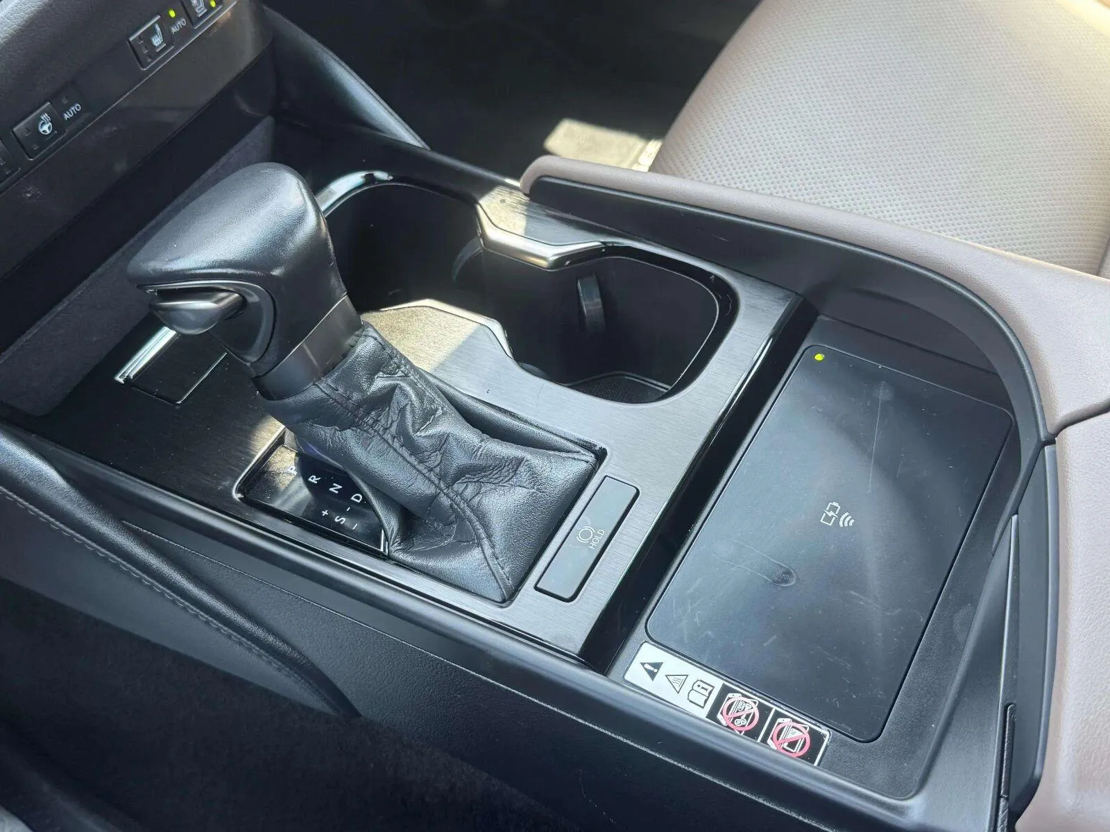 Lexus ES photo 35