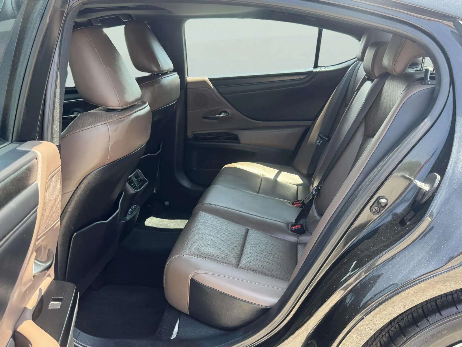 Lexus ES photo 36