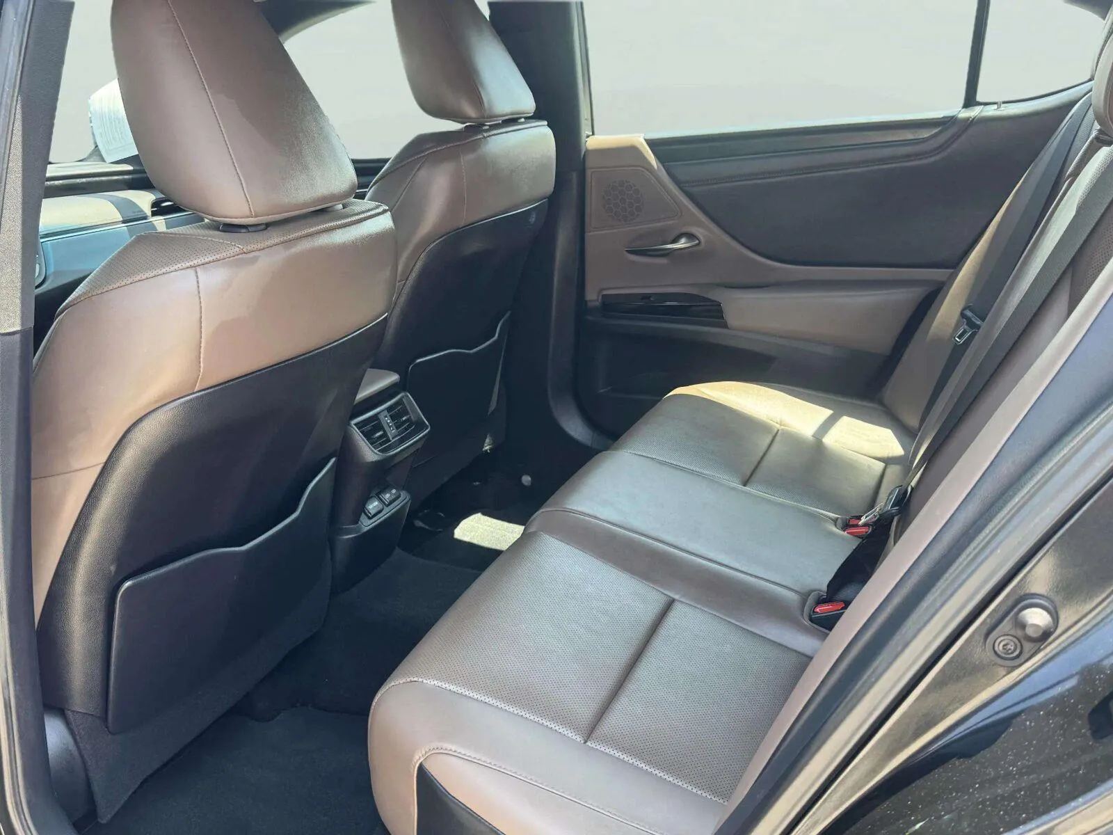 Lexus ES photo 40