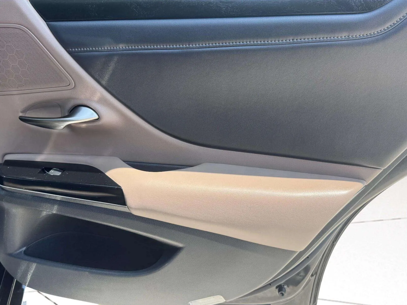 Lexus ES photo 43