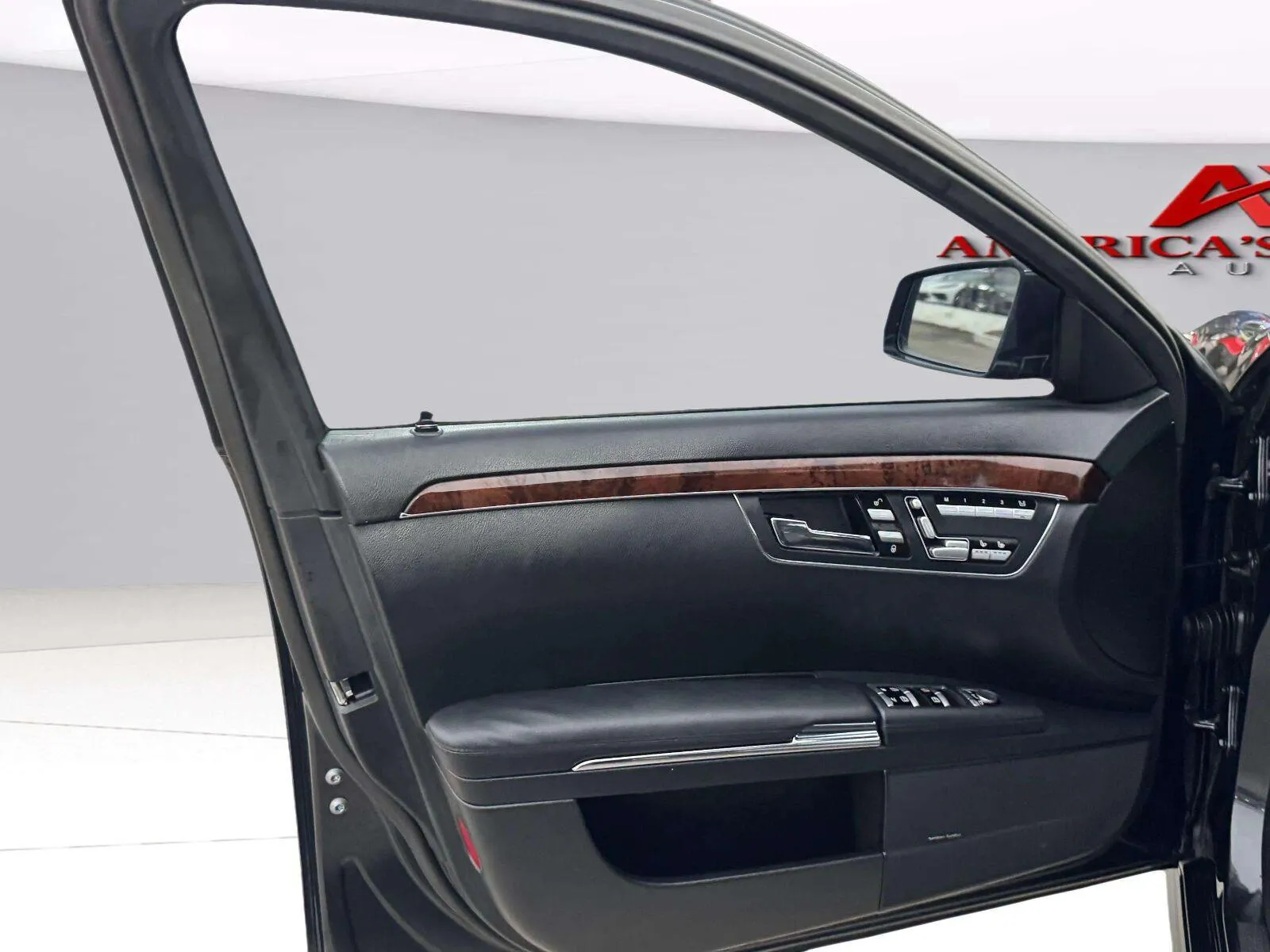 Mercedes-Benz S-Class photo 17