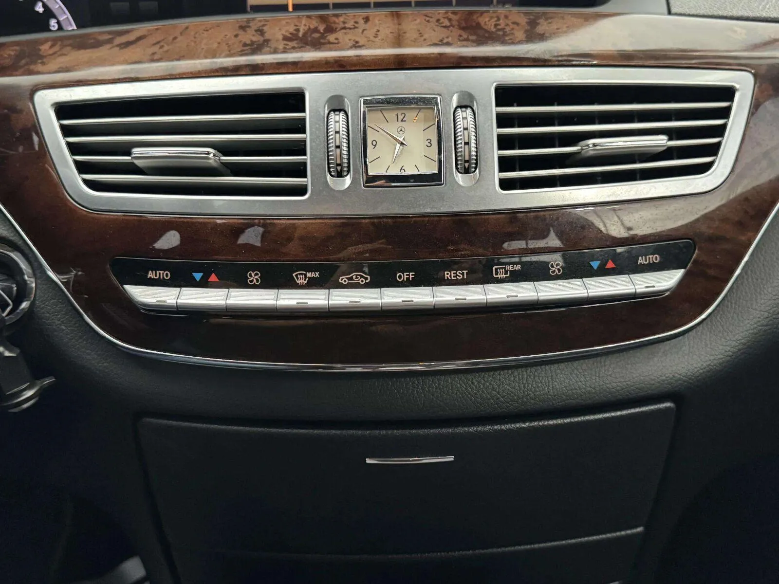 Mercedes-Benz S-Class photo 32