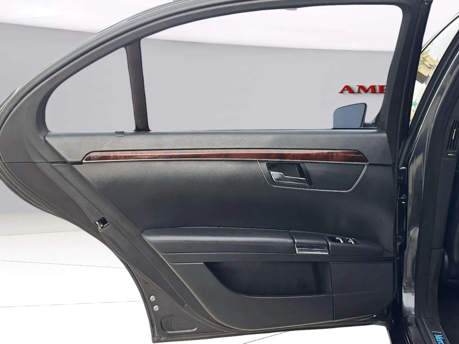 Mercedes-Benz S-Class photo 35