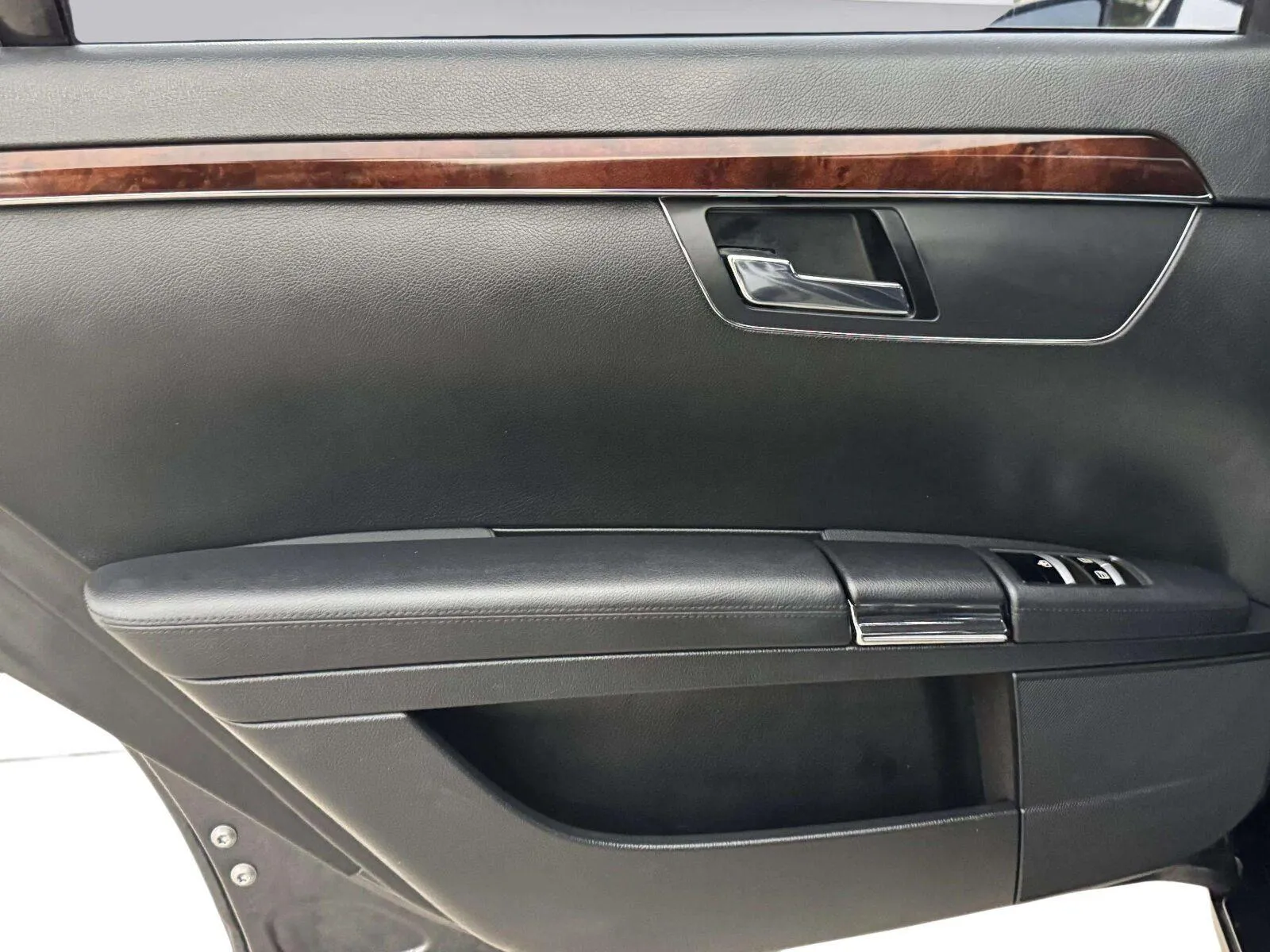 Mercedes-Benz S-Class photo 36