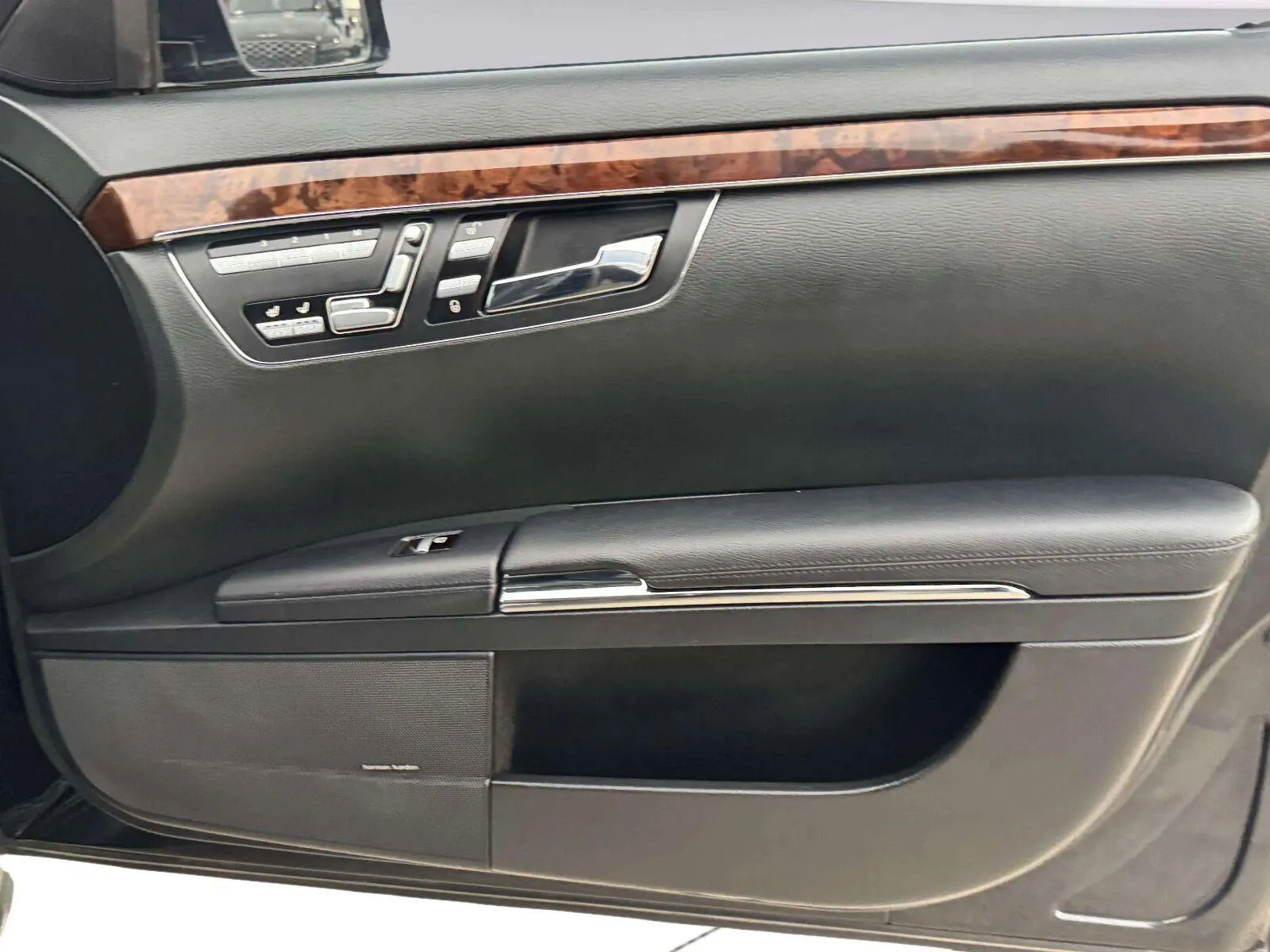 Mercedes-Benz S-Class photo 51