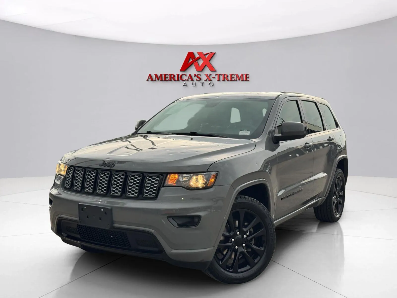 Gray 2020 Jeep Grand Cherokee Altitude for sale in Houston, TX