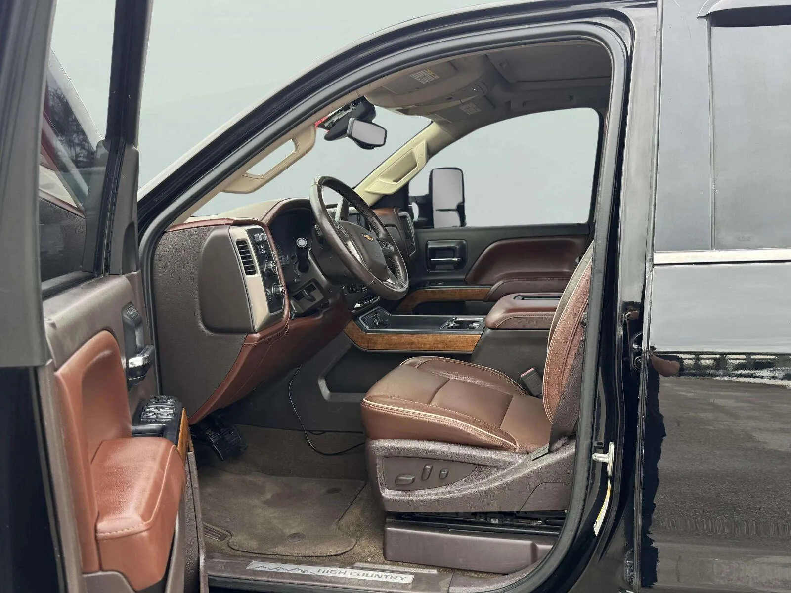 Chevrolet Silverado photo 16