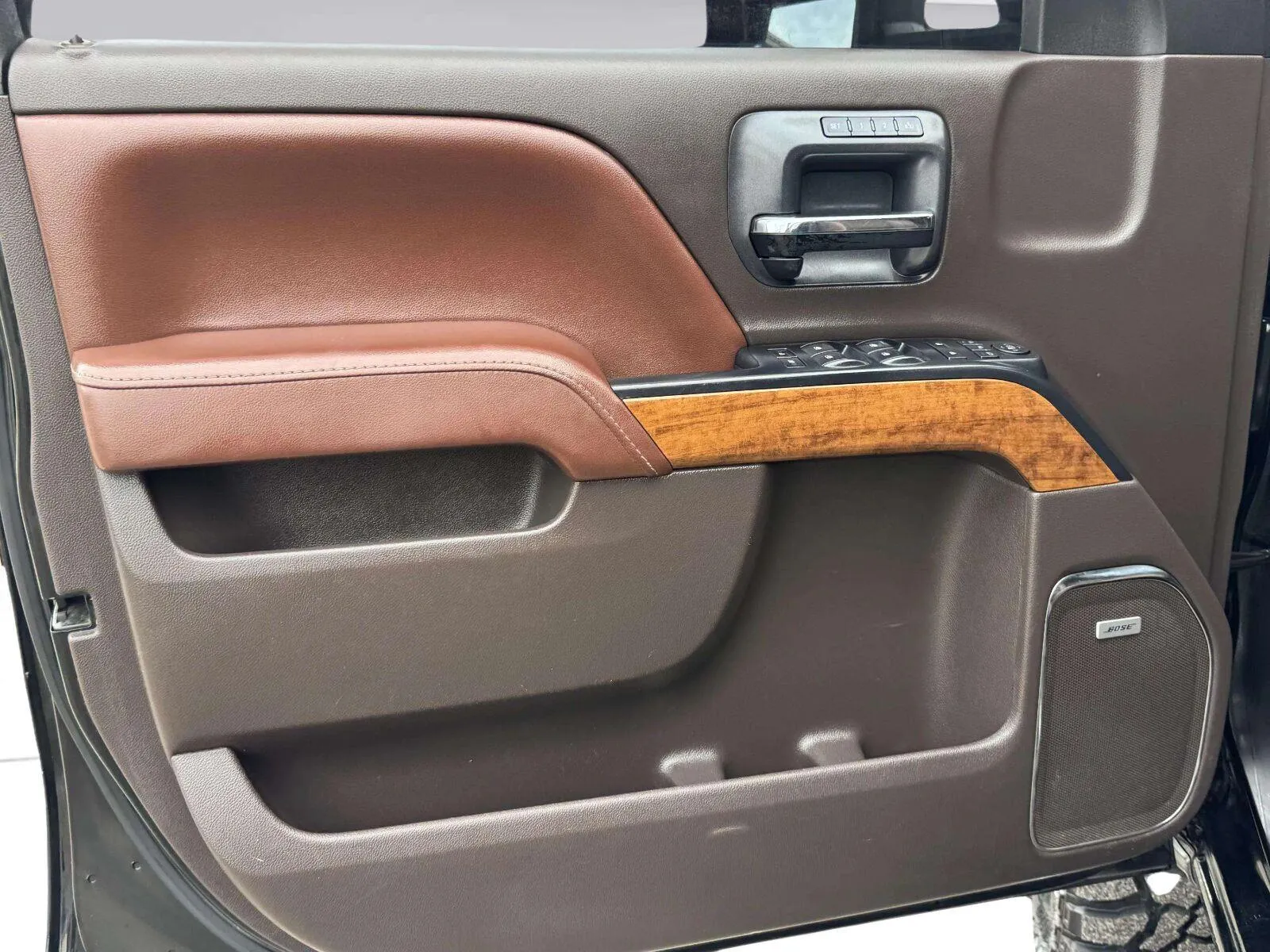 Chevrolet Silverado photo 18