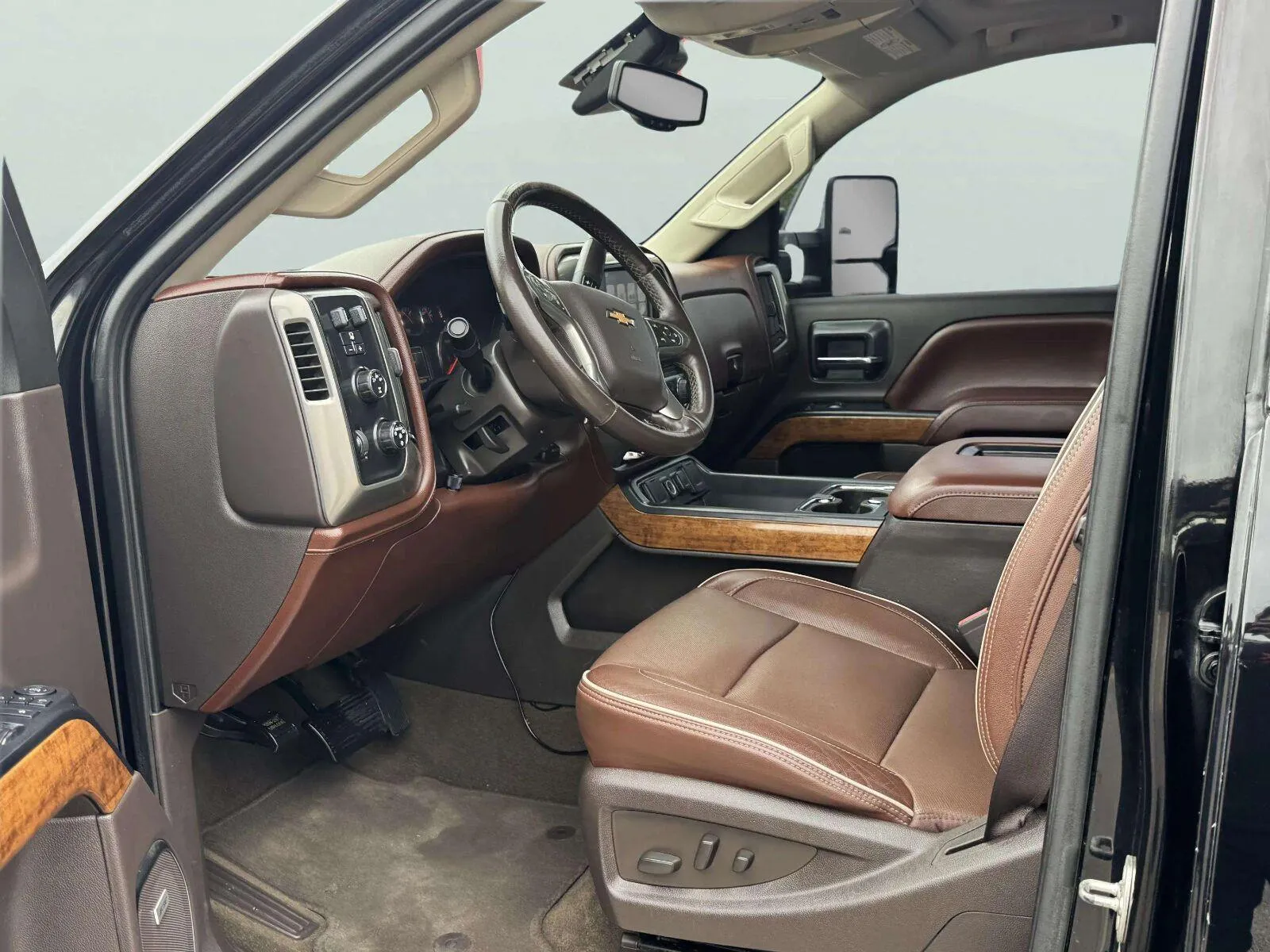 Chevrolet Silverado photo 20