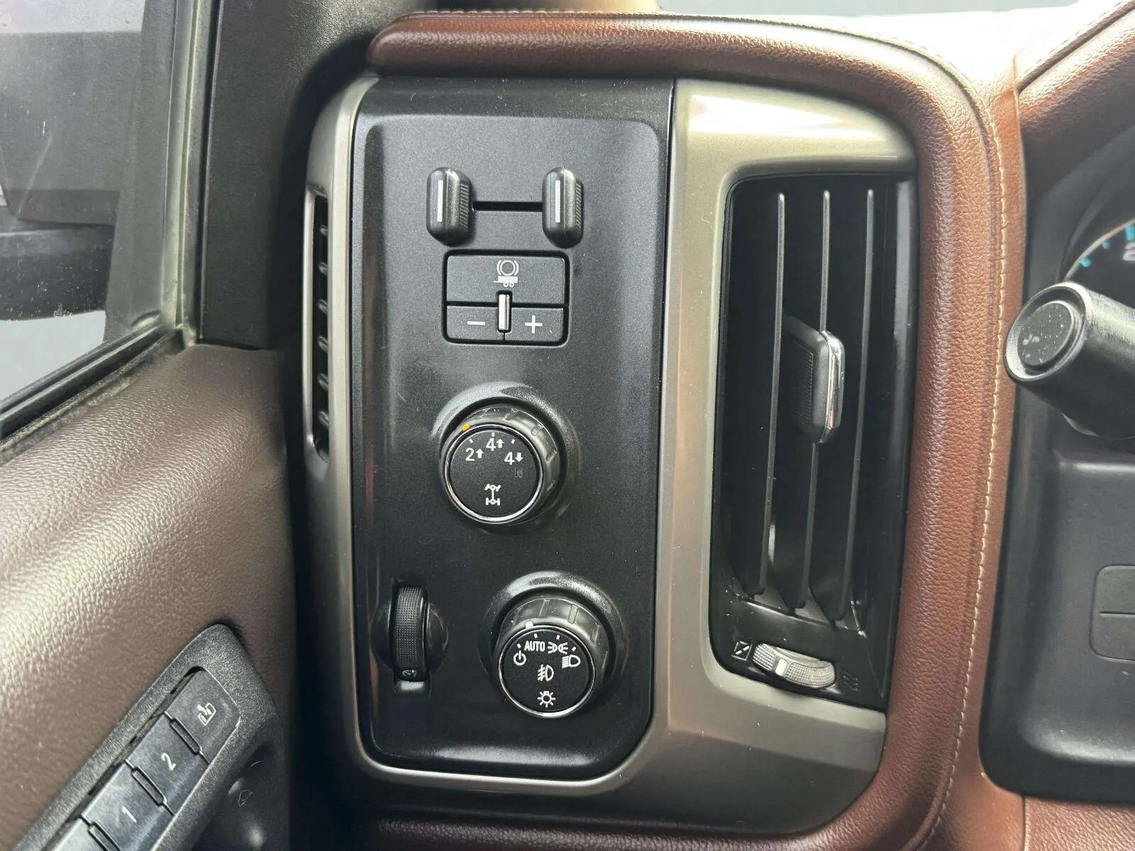 Chevrolet Silverado photo 21