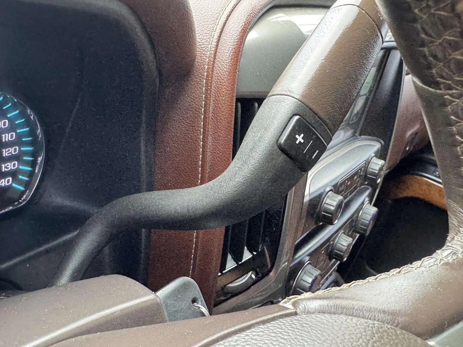Chevrolet Silverado photo 24