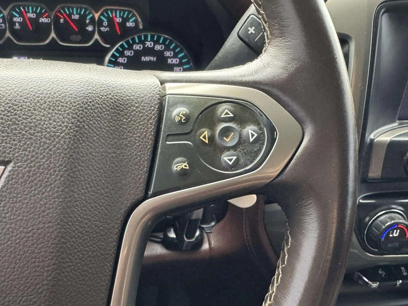 Chevrolet Silverado photo 27