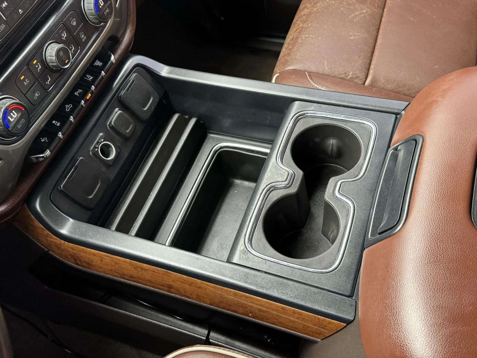 Chevrolet Silverado photo 33
