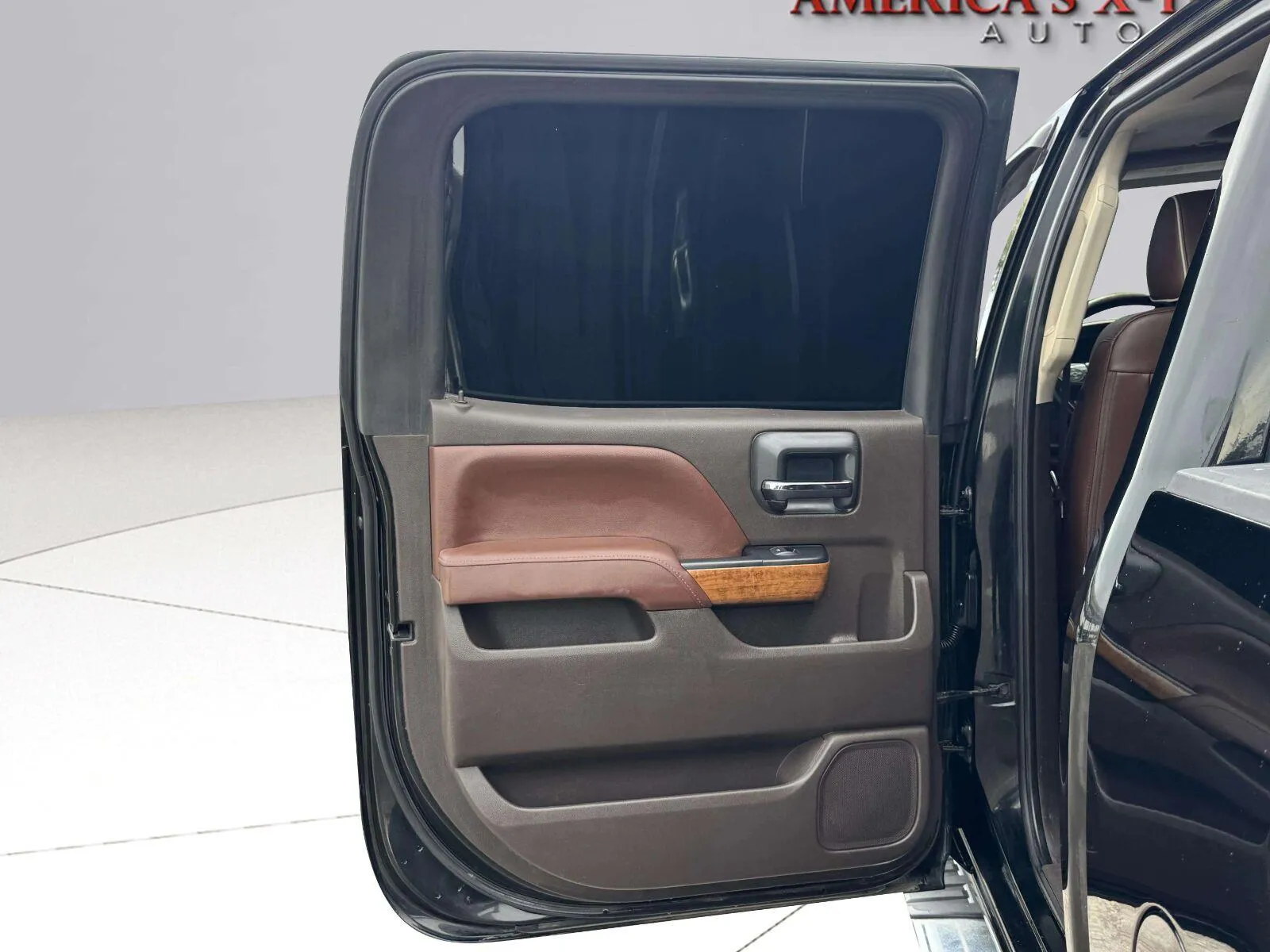 Chevrolet Silverado photo 35