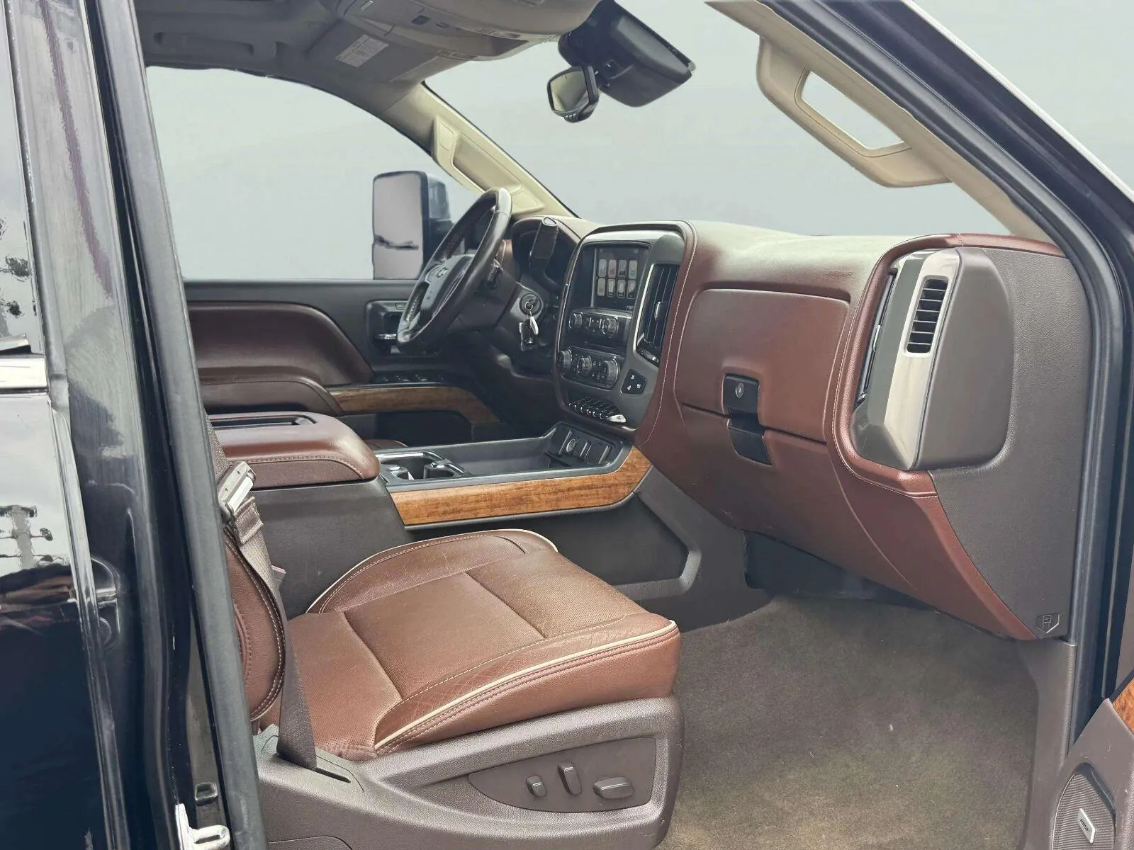 Chevrolet Silverado photo 54
