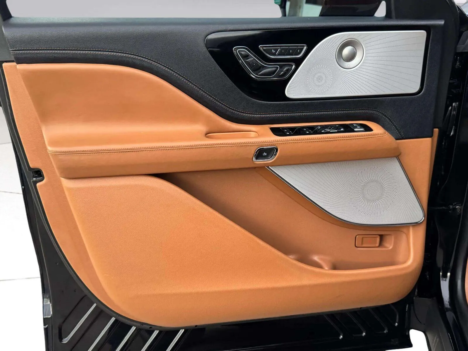 Lincoln Aviator photo 20
