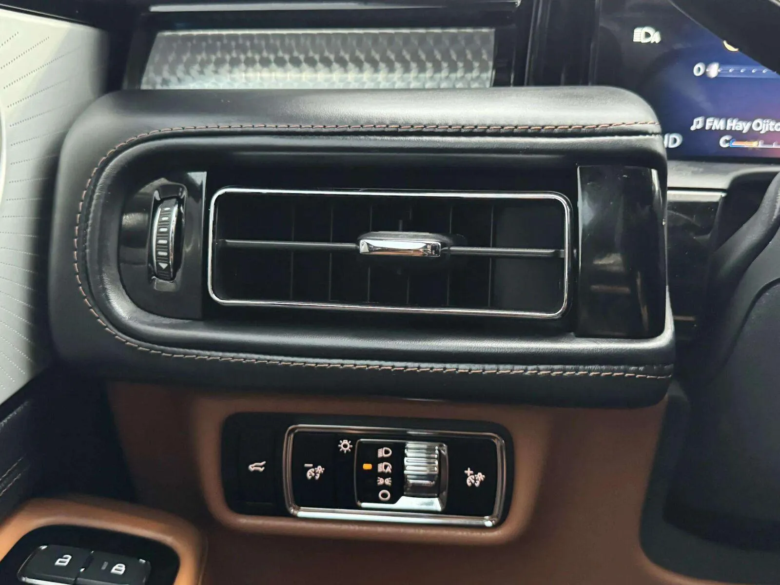 Lincoln Aviator photo 24