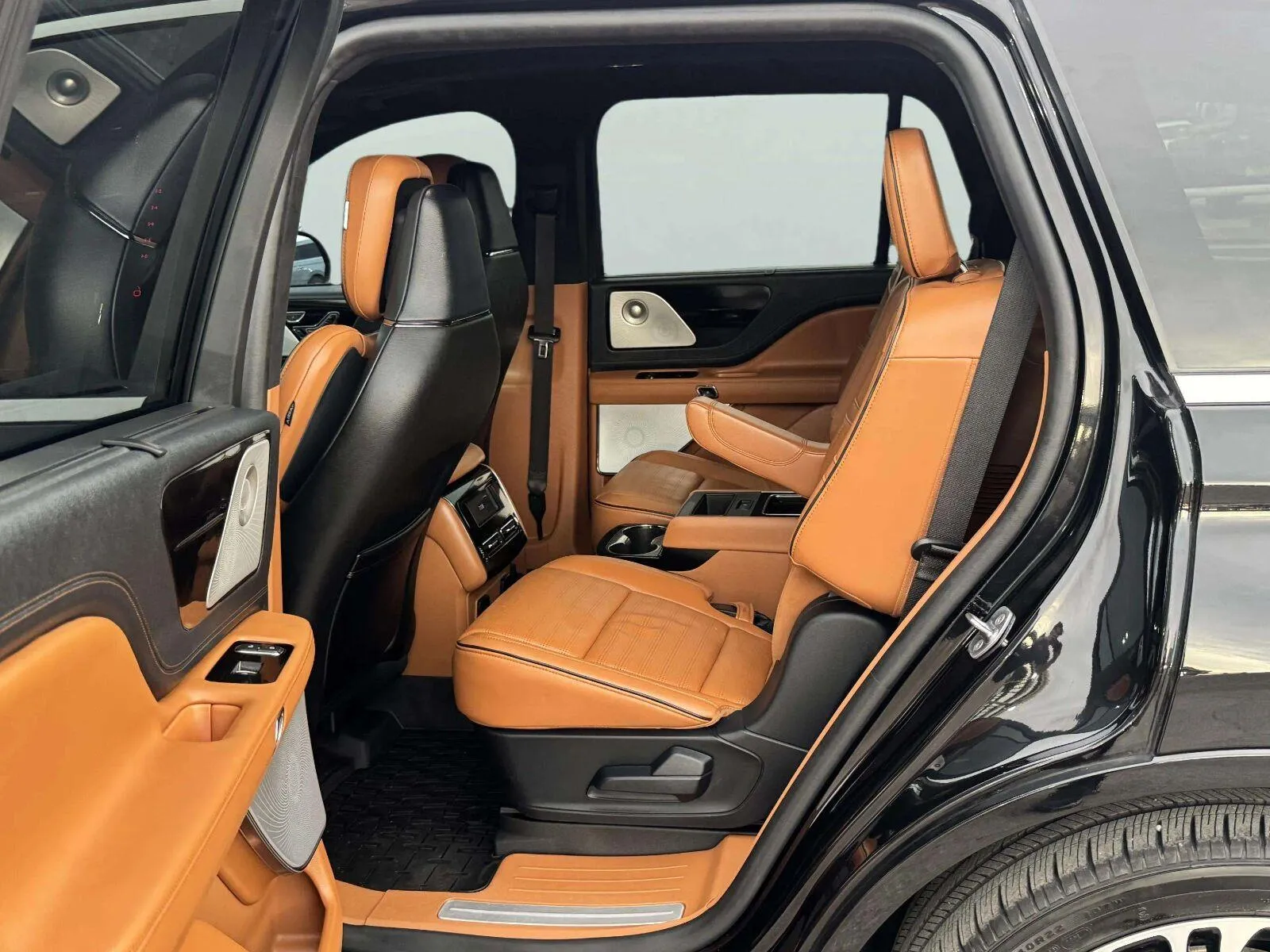 Lincoln Aviator photo 36