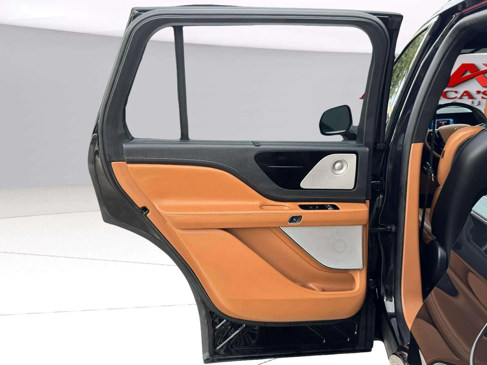 Lincoln Aviator photo 37