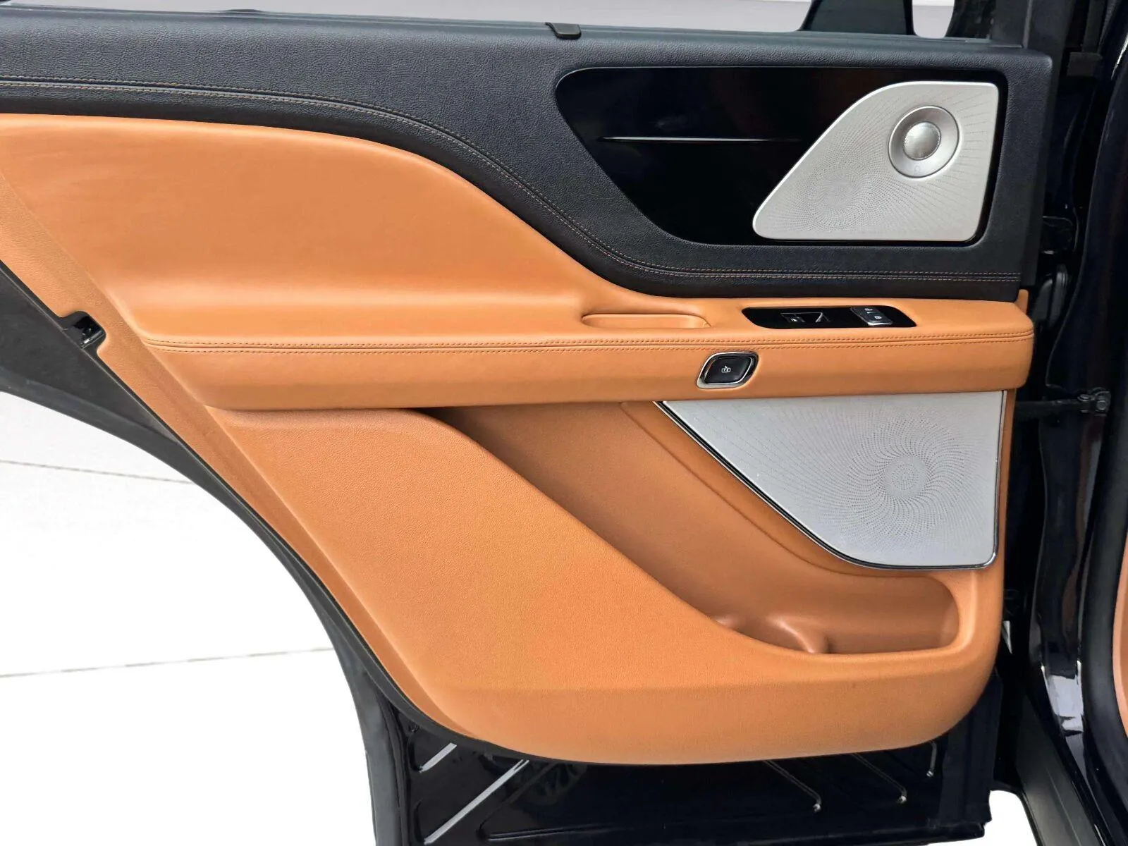 Lincoln Aviator photo 38