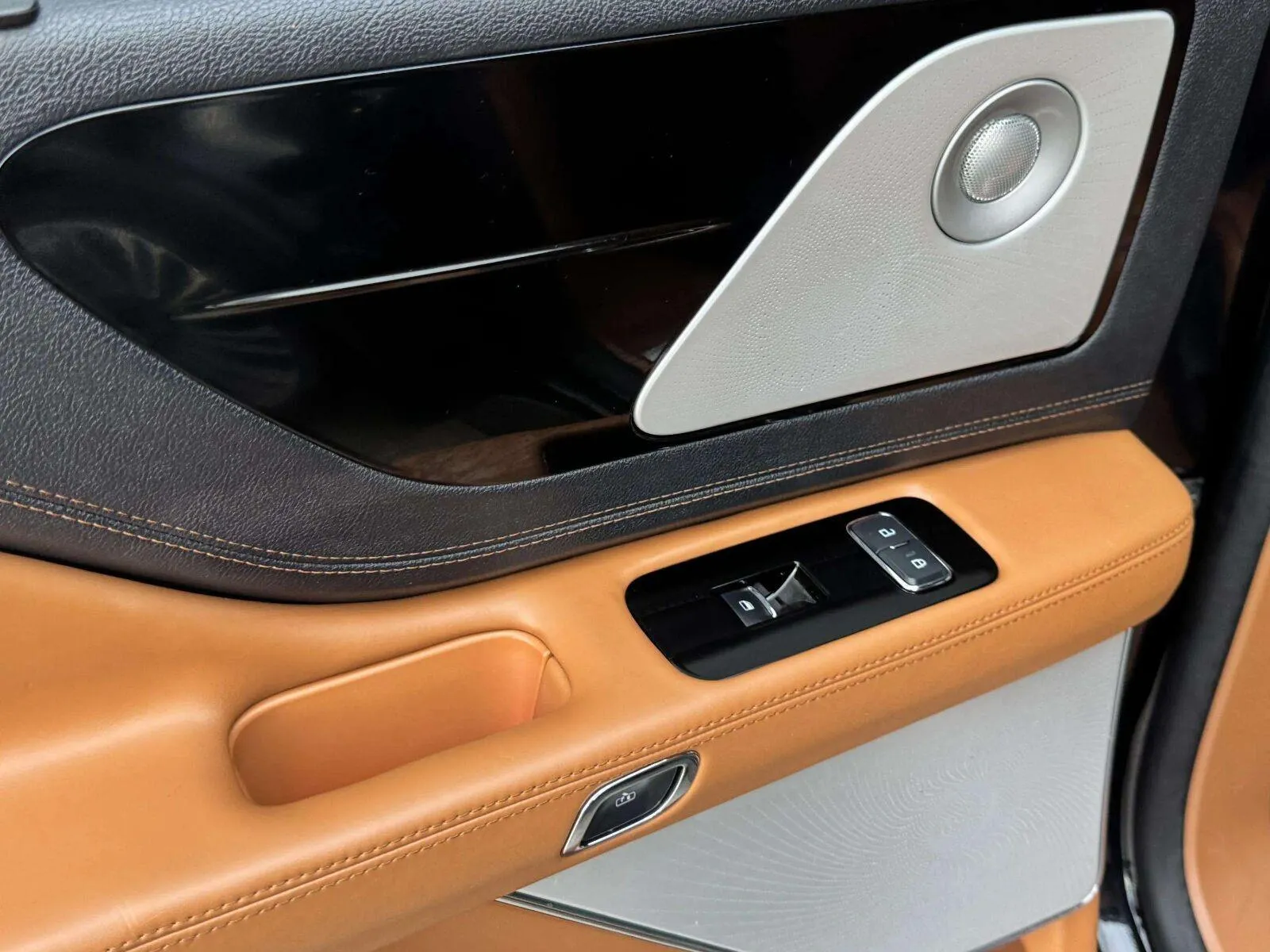 Lincoln Aviator photo 39
