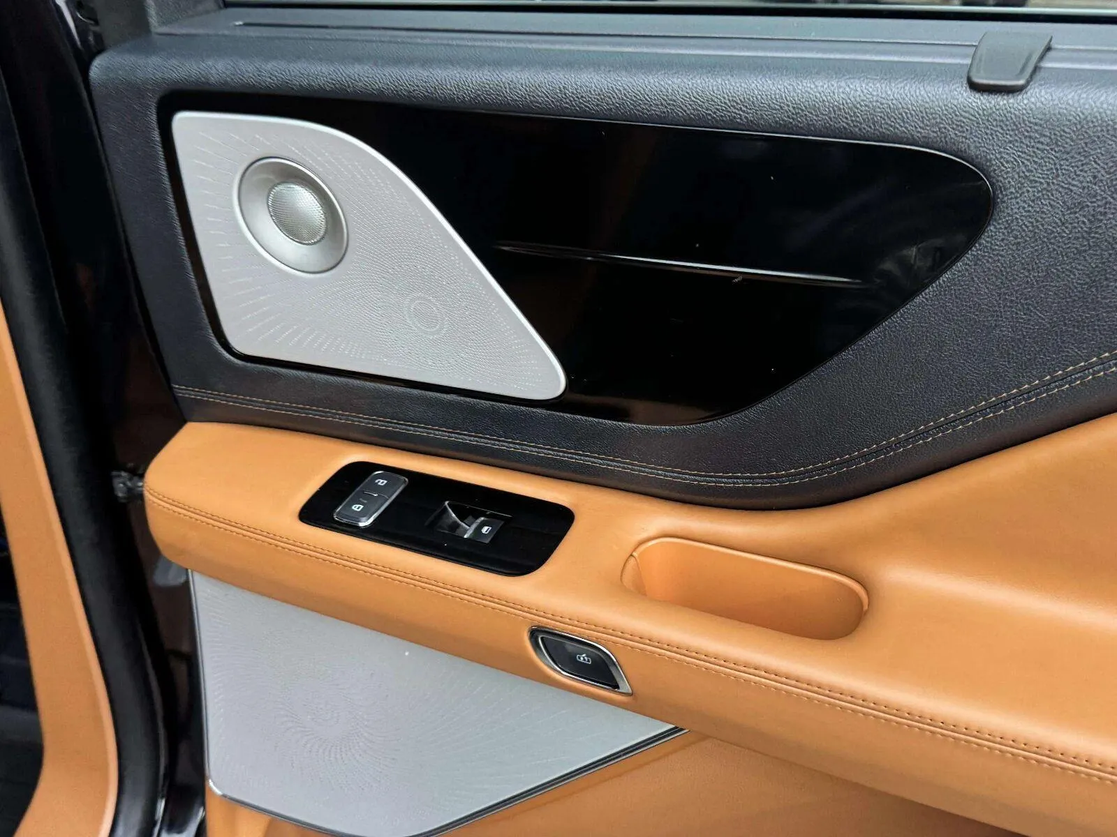 Lincoln Aviator photo 45