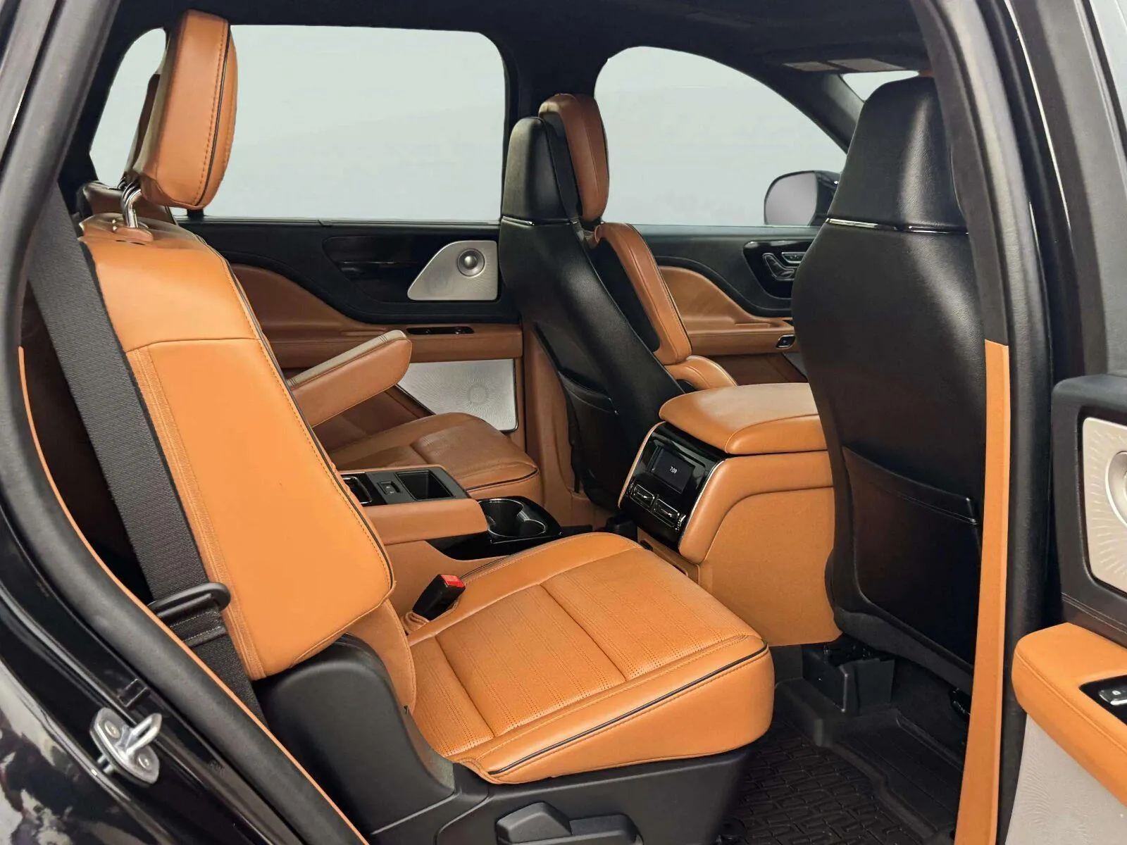 Lincoln Aviator photo 47