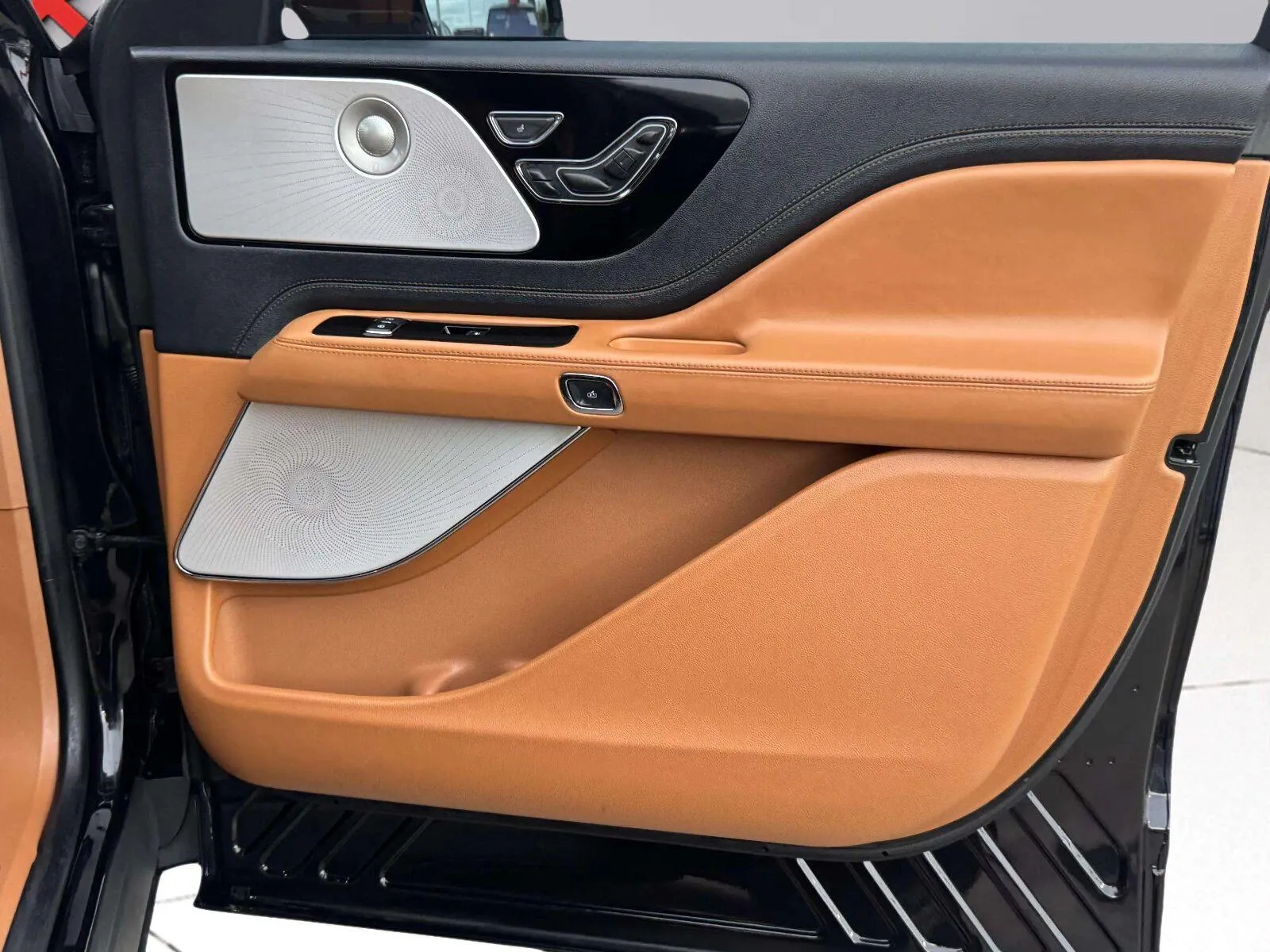 Lincoln Aviator photo 57