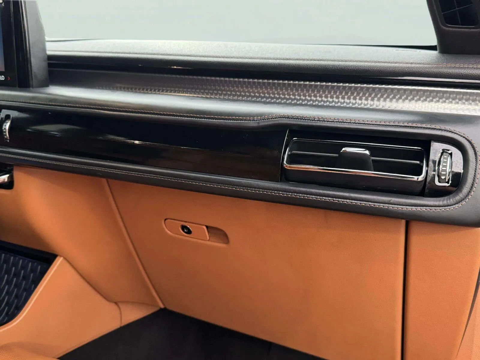 Lincoln Aviator photo 61