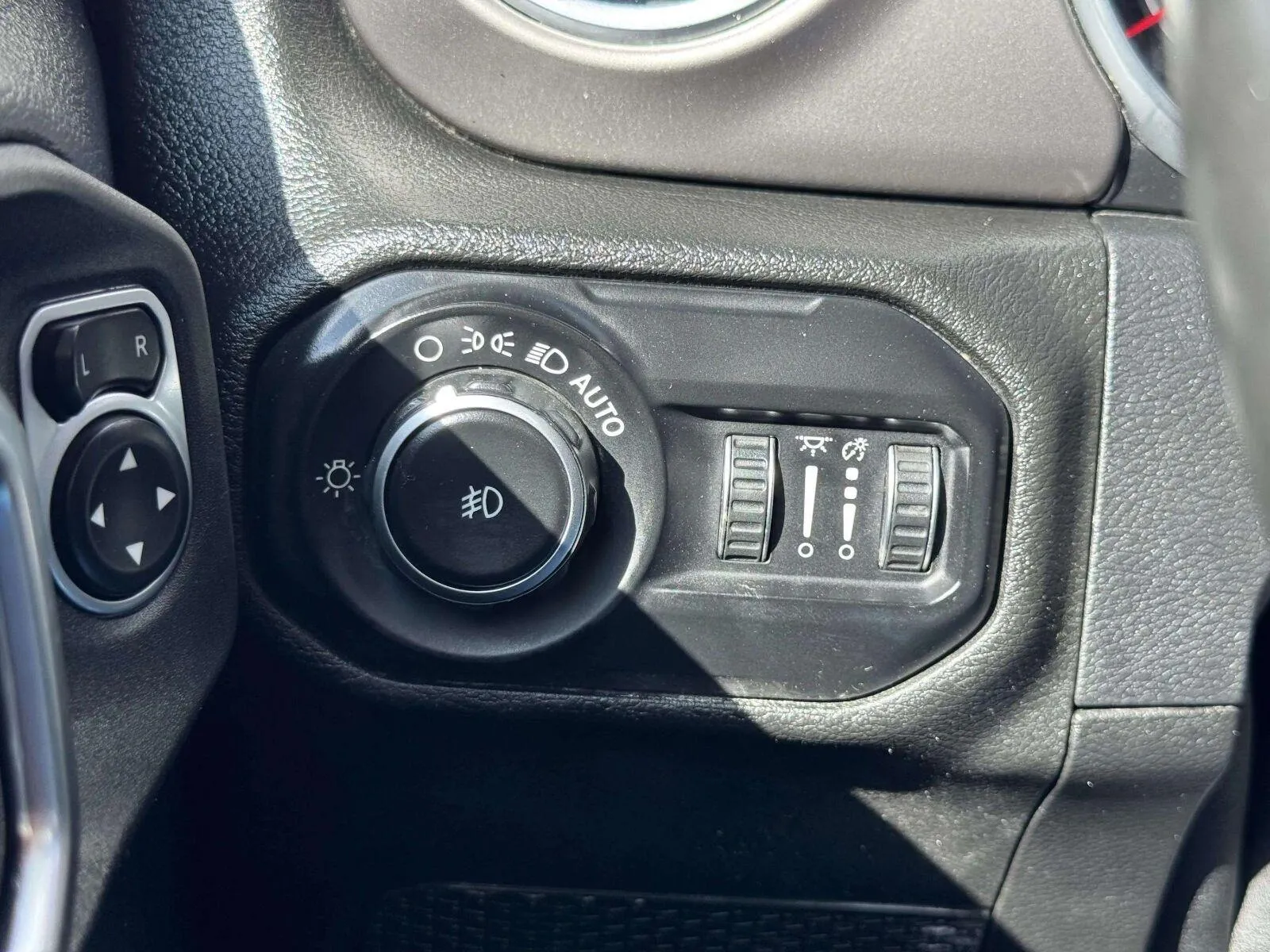 Jeep Wrangler photo 26