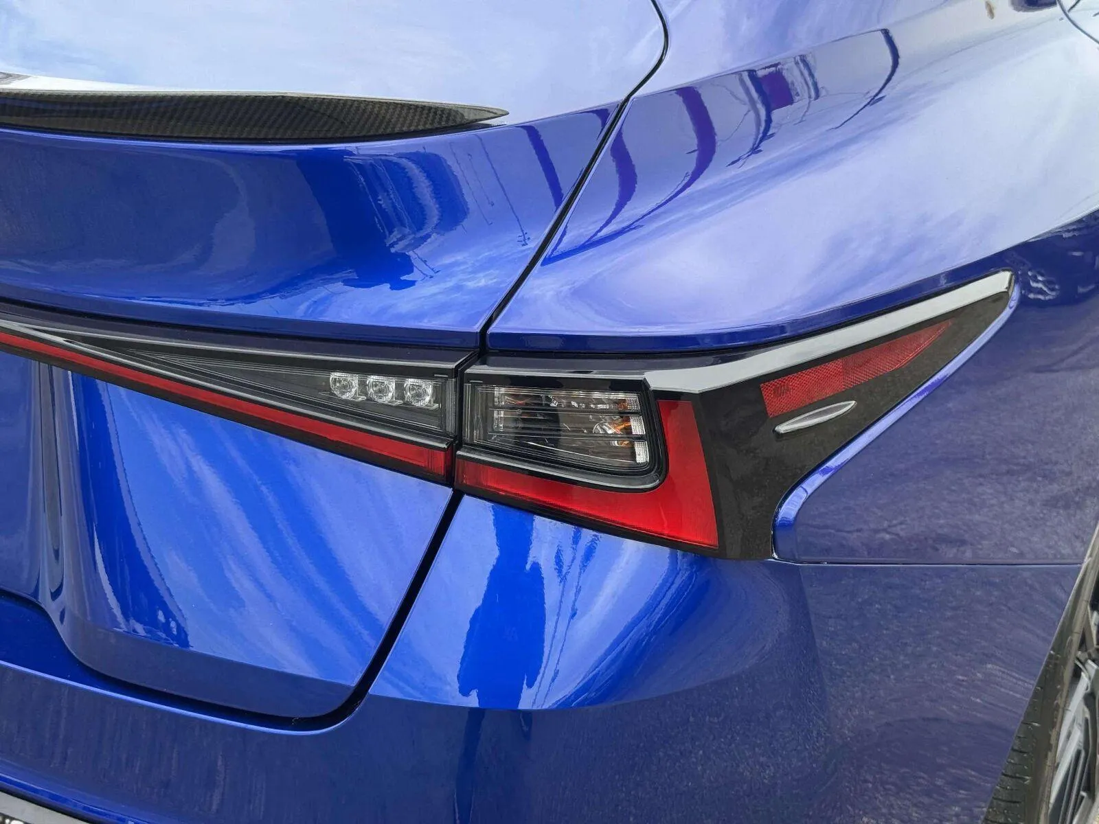 Lexus IS photo 15