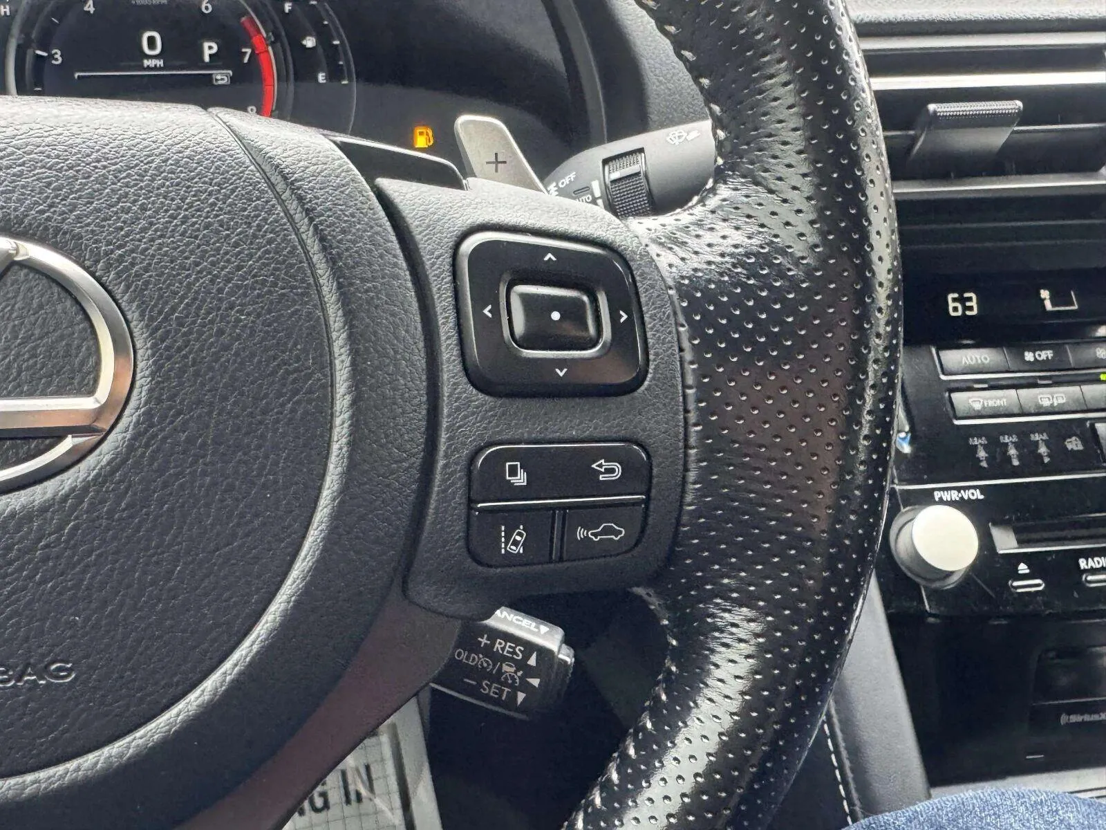 Lexus IS photo 27
