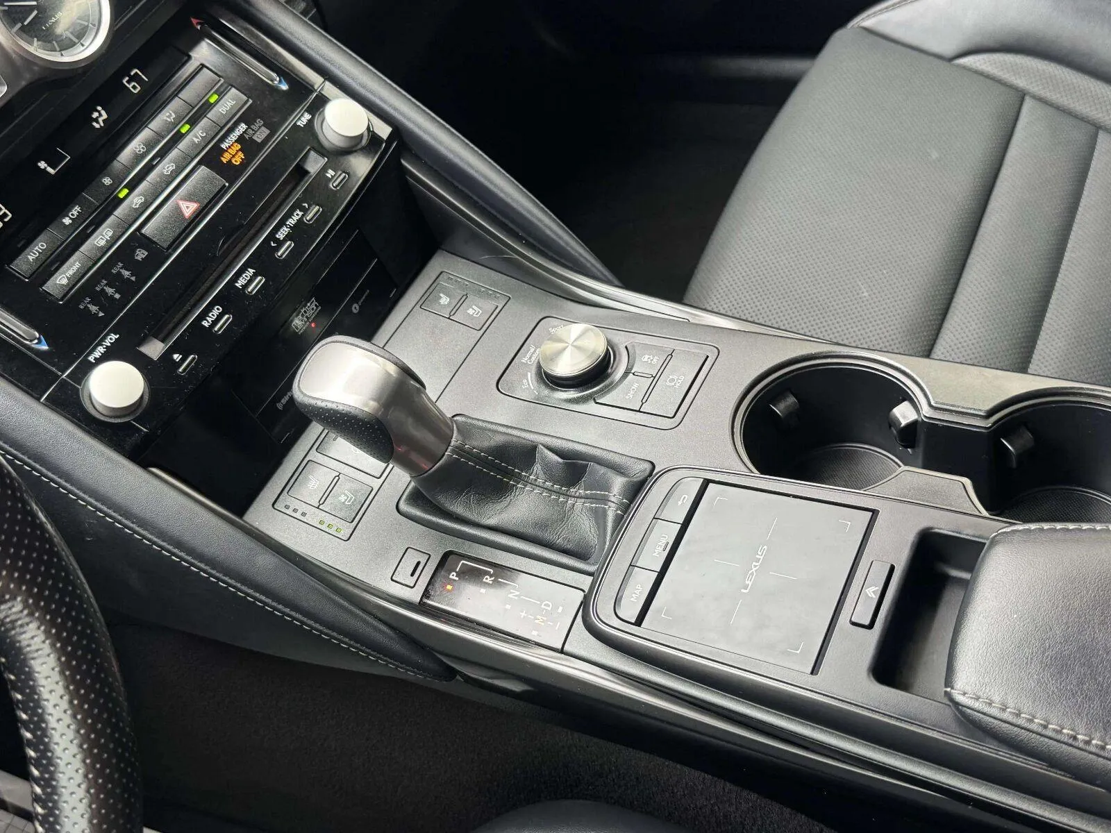 Lexus IS photo 33