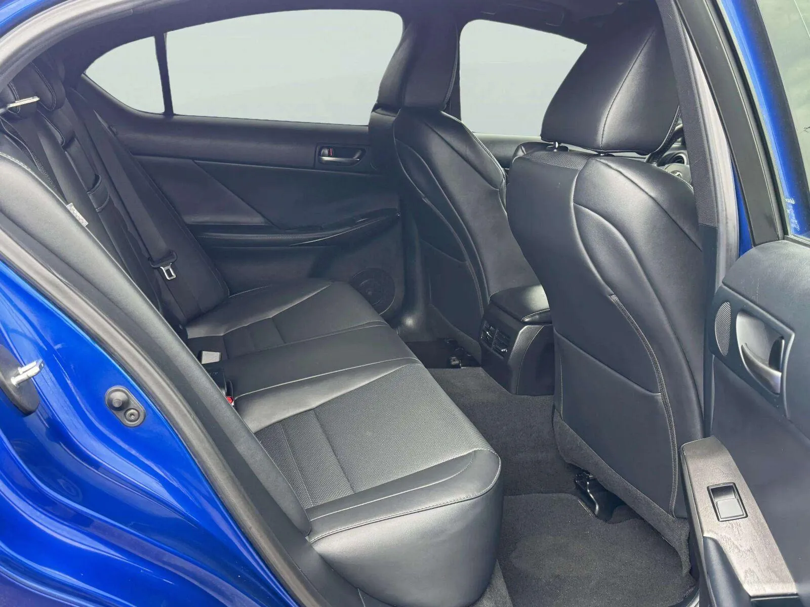 Lexus IS photo 39