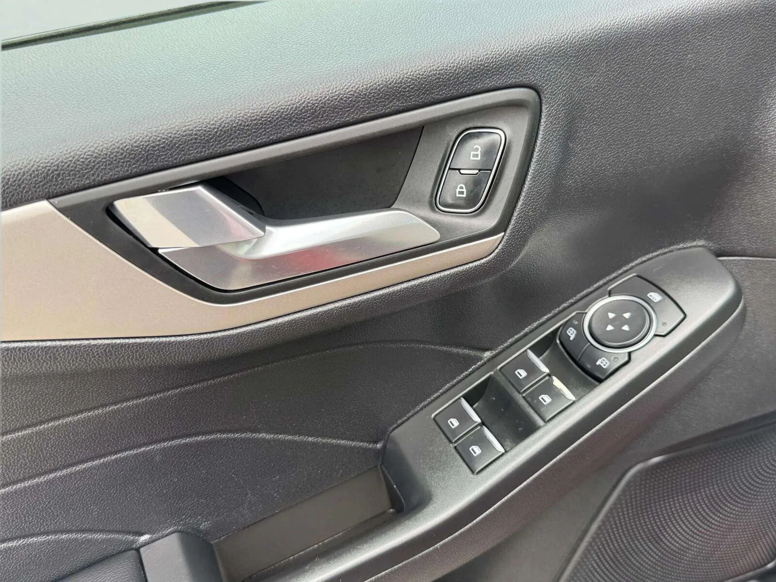 Ford Escape photo 19