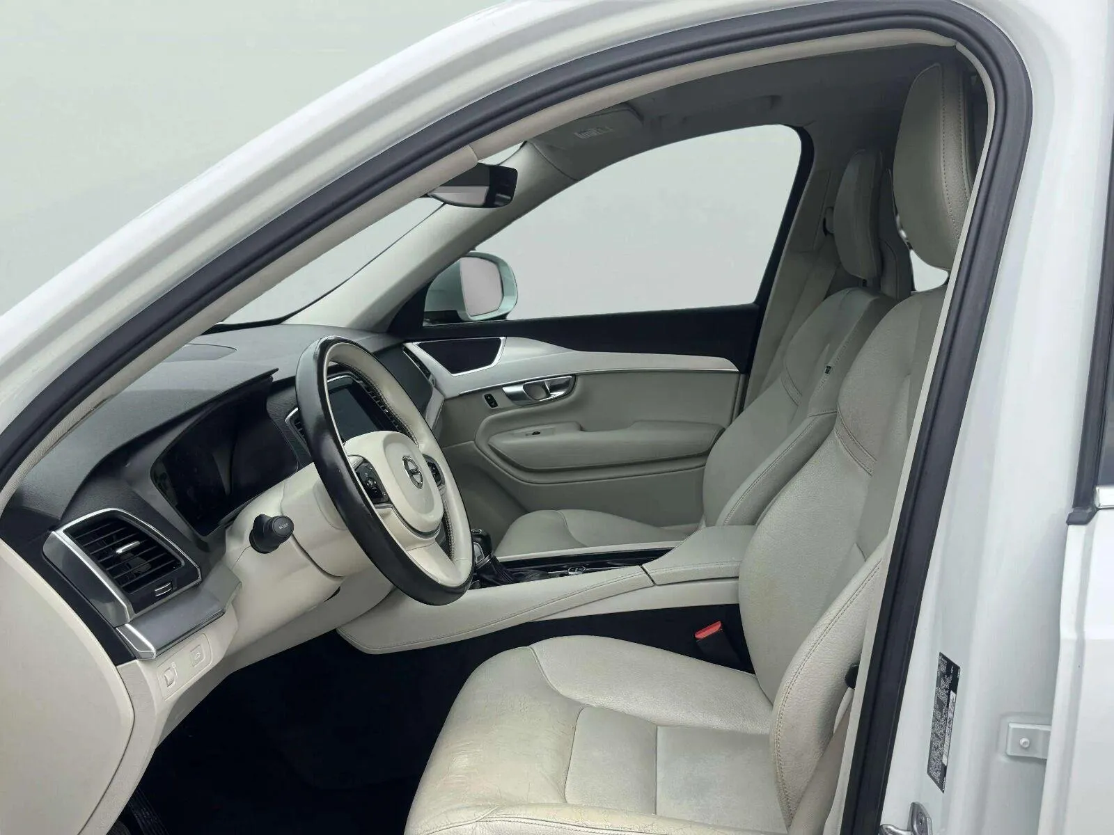 Volvo XC90 photo 16