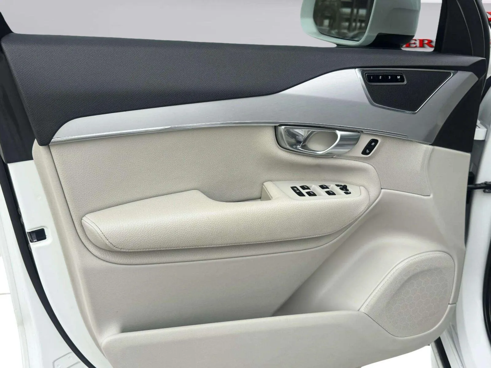 Volvo XC90 photo 18